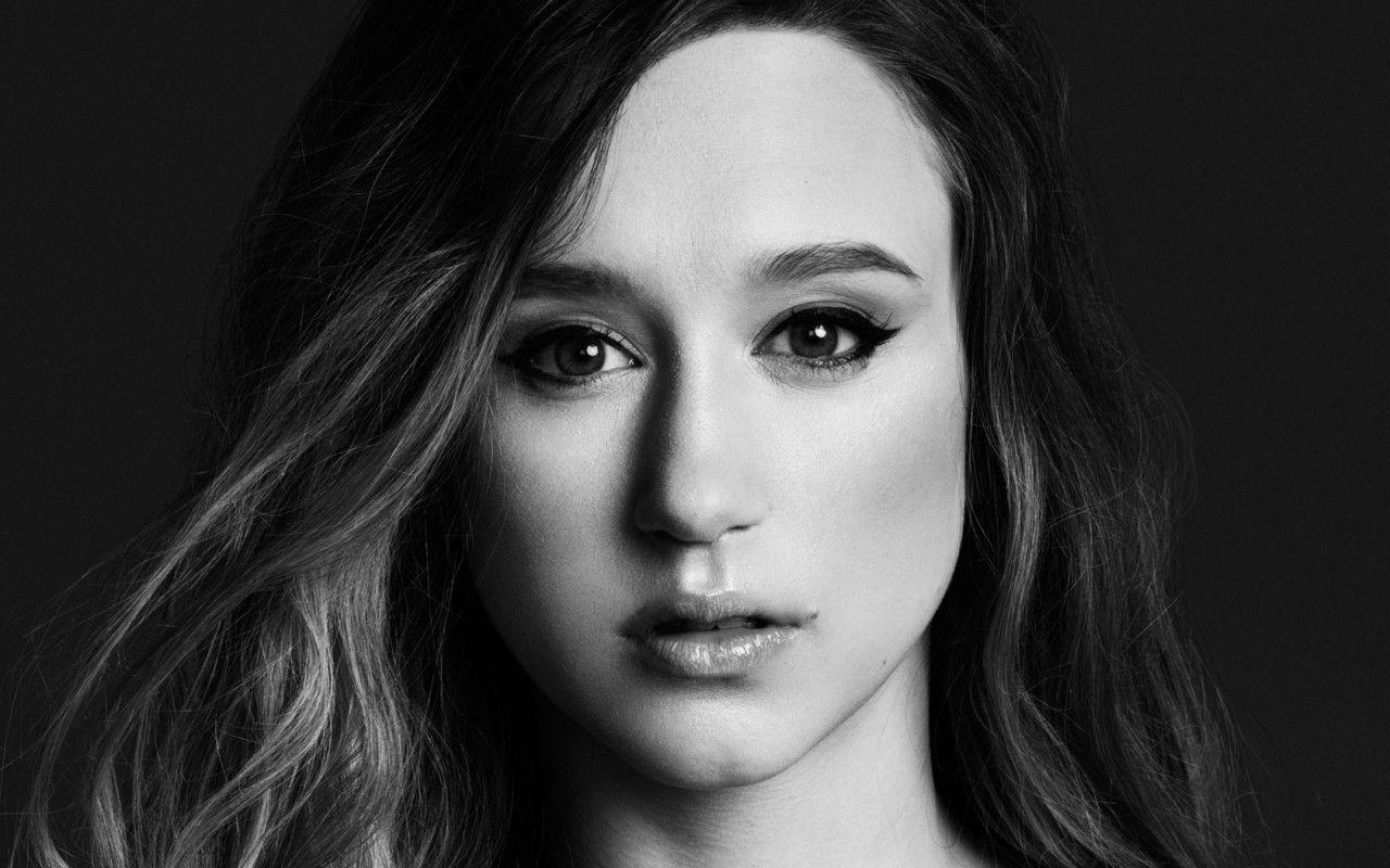 Download 1280x800 Taissa Farmiga, Actress, Monochrome, Face Portrait