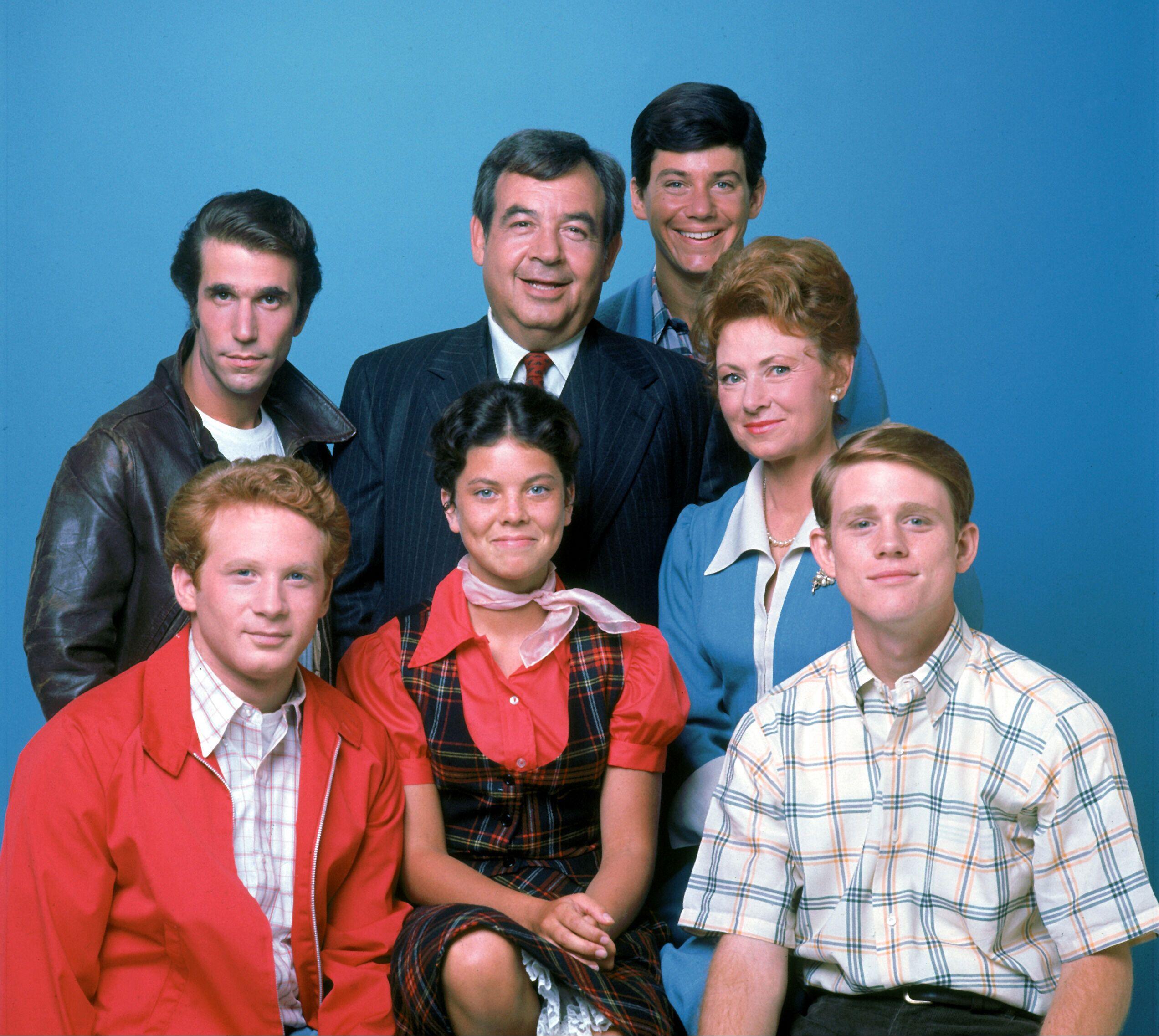 The Cunningham family and cast of Happy Days HD Wallpaper