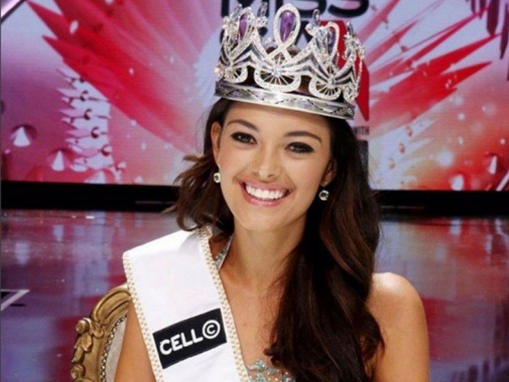 Demi Leigh Nel Peters from South Africa is Miss Universe 2017