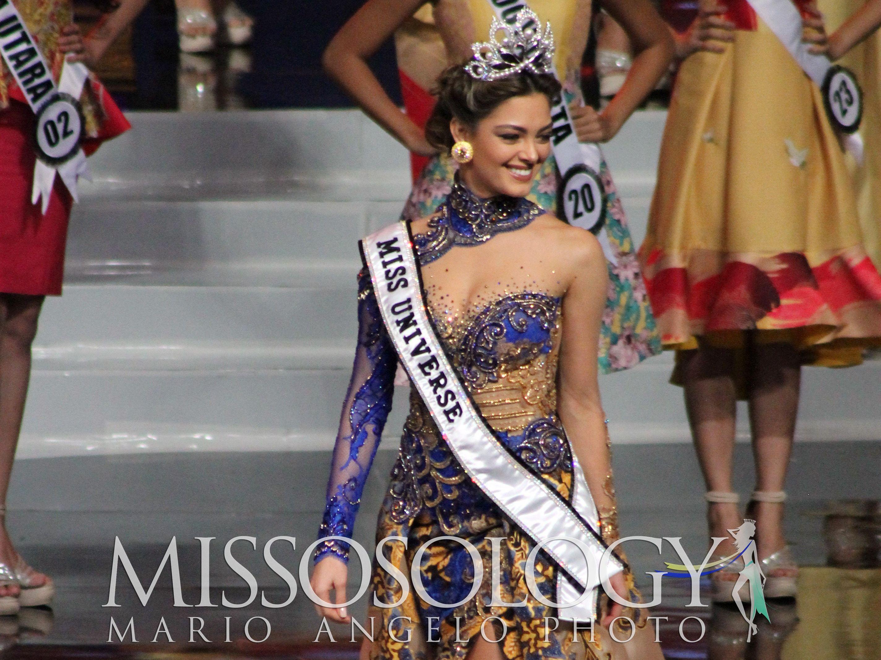 Miss Universe 2017 Demi Leigh Nel Peters Sizzles In Her Kebaya