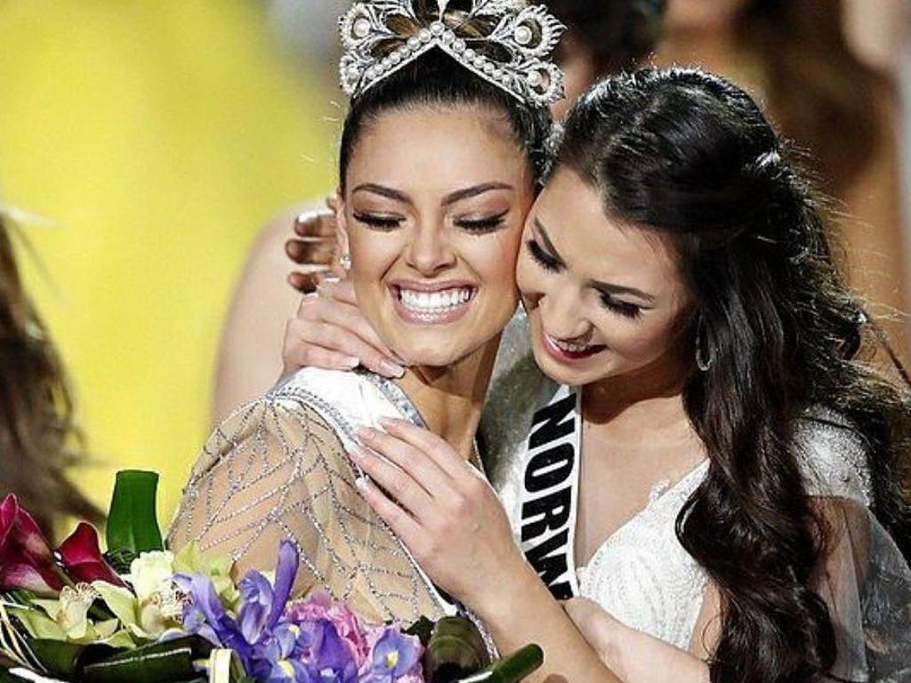 Miss Universe 2017 admires Pia Wurtzbach