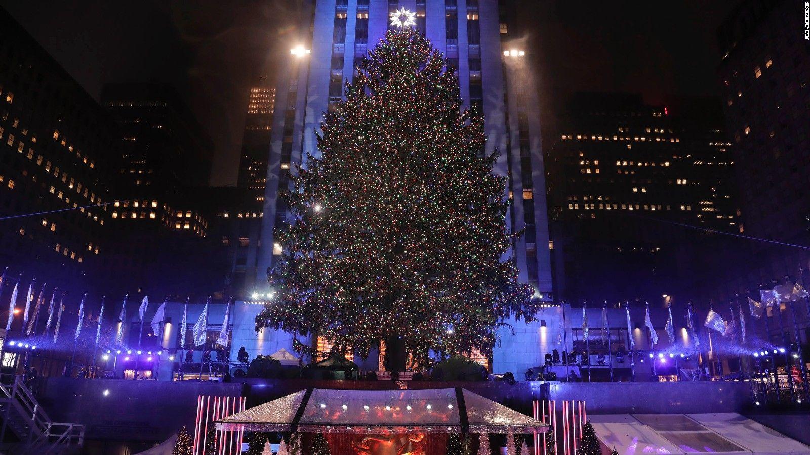 Rockefeller Christmas Tree lights up