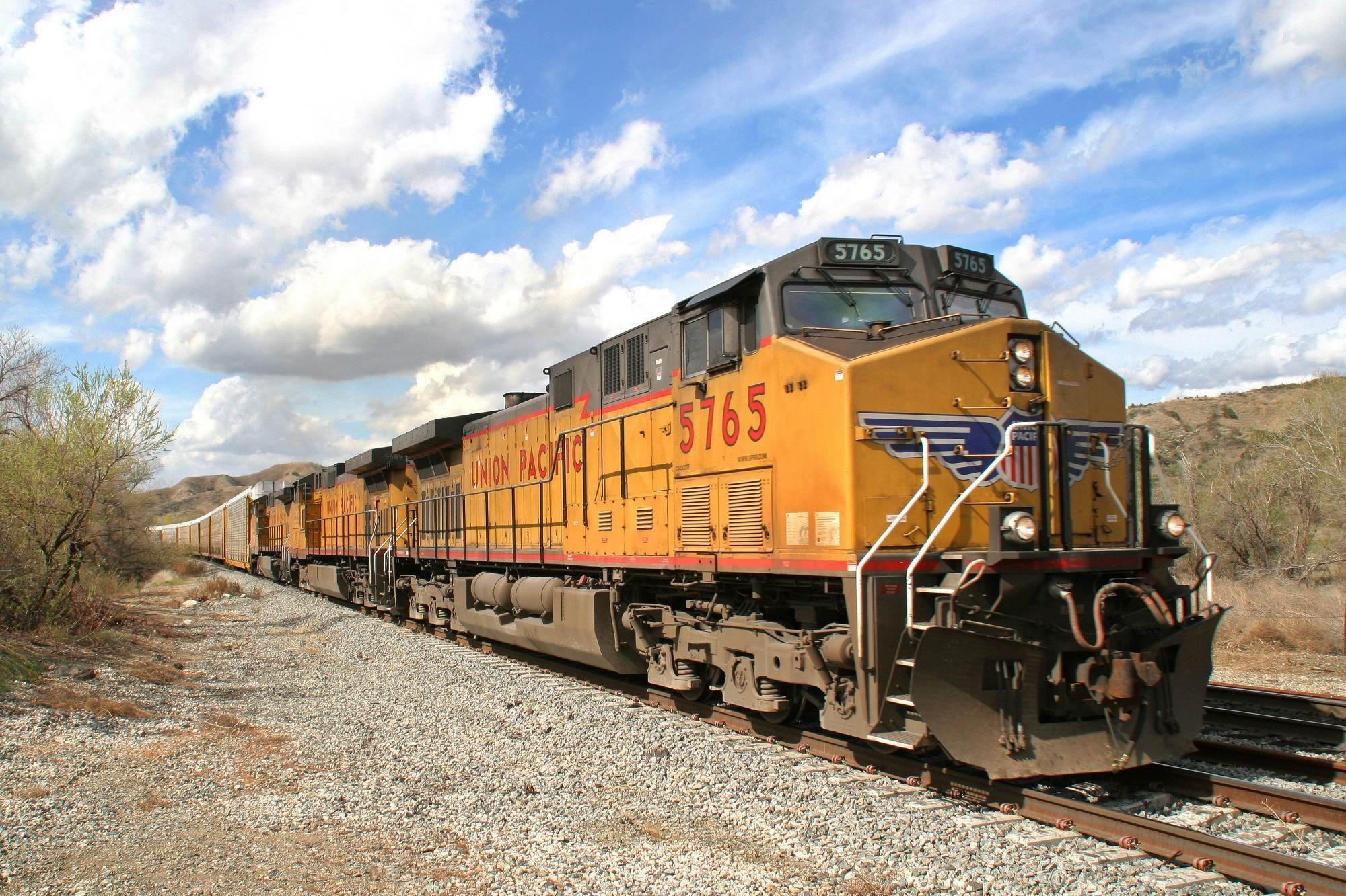 Train Wallpaper, Live Train Wallpaper, TH563 Train Background