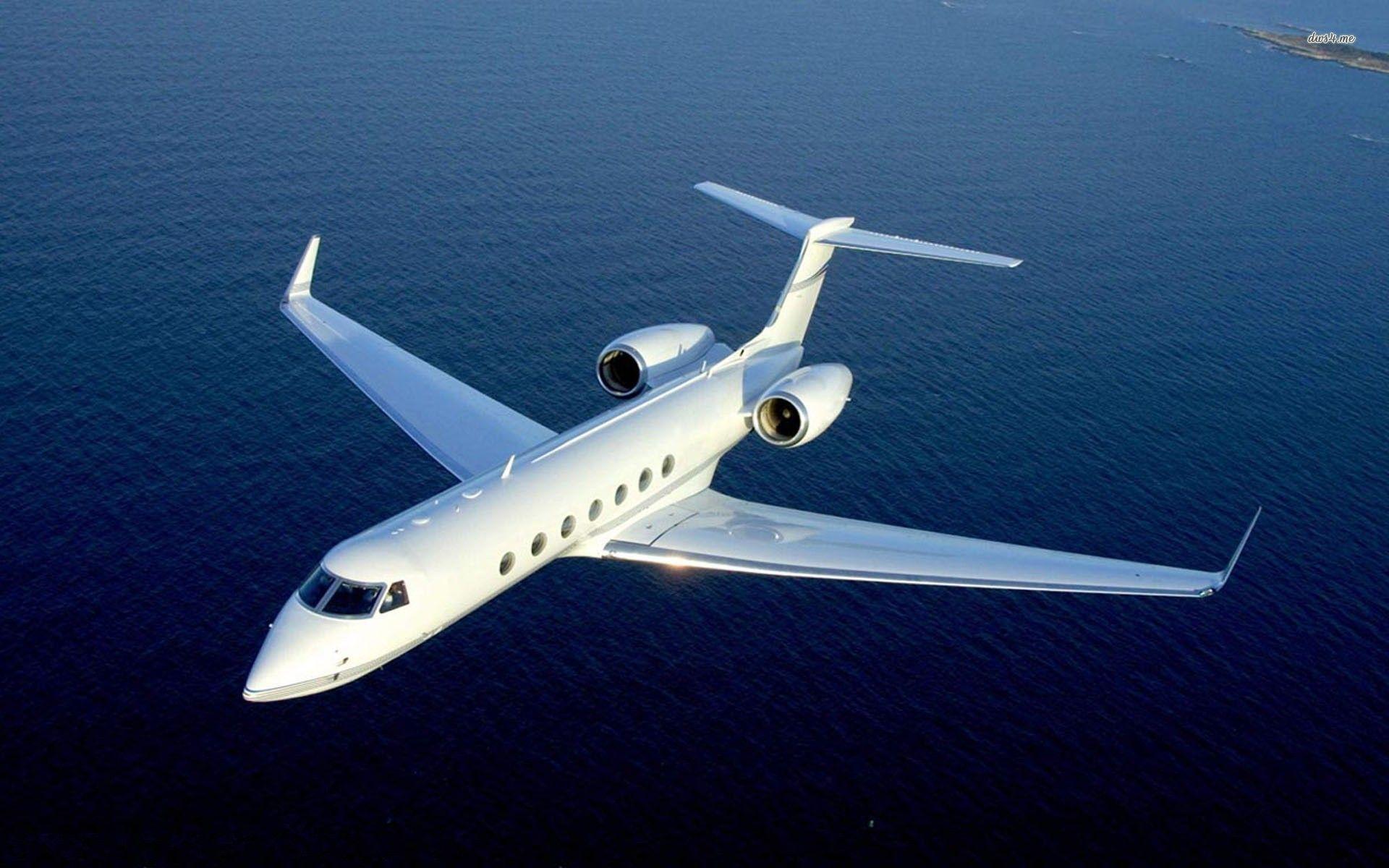 Reasons to hire a private plane for your summer holiday