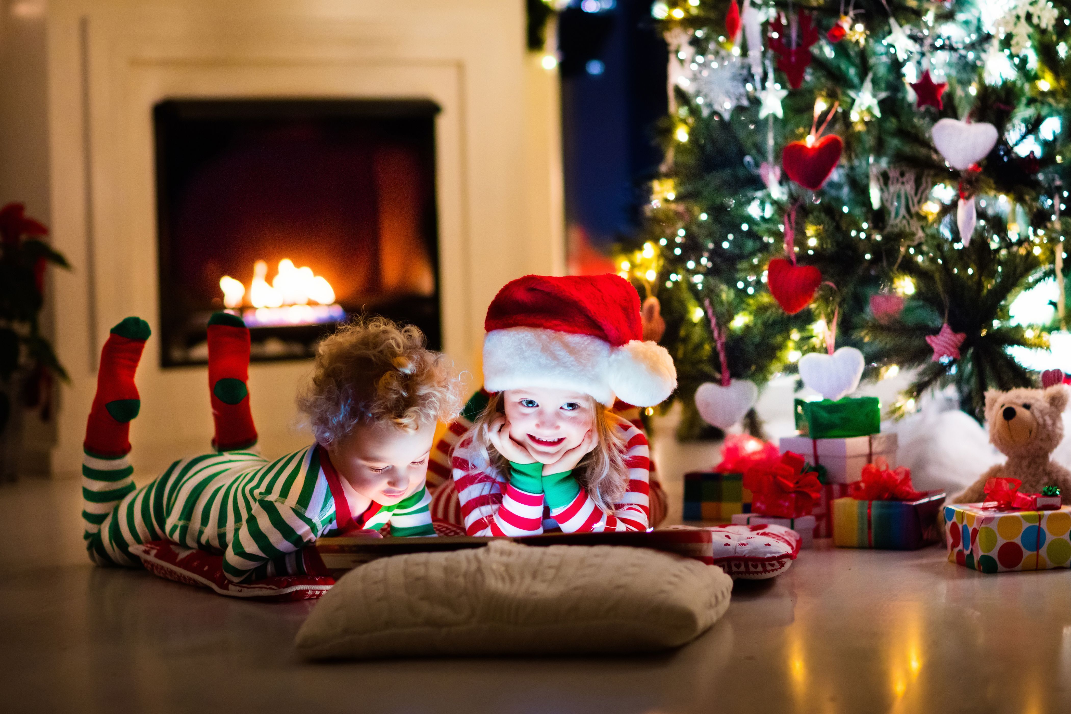 Wallpaper Christmas, Presents, Kids, Santa hat, Decoration, 4K