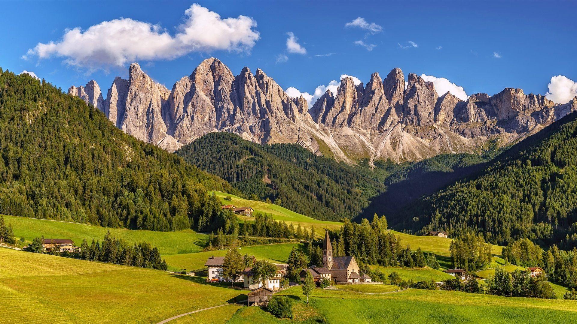 Fondos de pantalla Italia, Tirol del Sur, Dolomitas, pueblo, hierba
