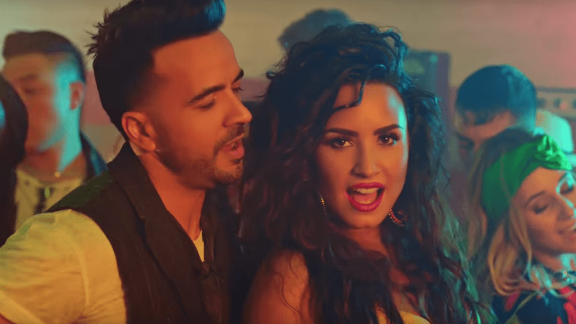 Demi Lovato Sings In Perfect Spanish With Luis Fonsi In 'Échame La