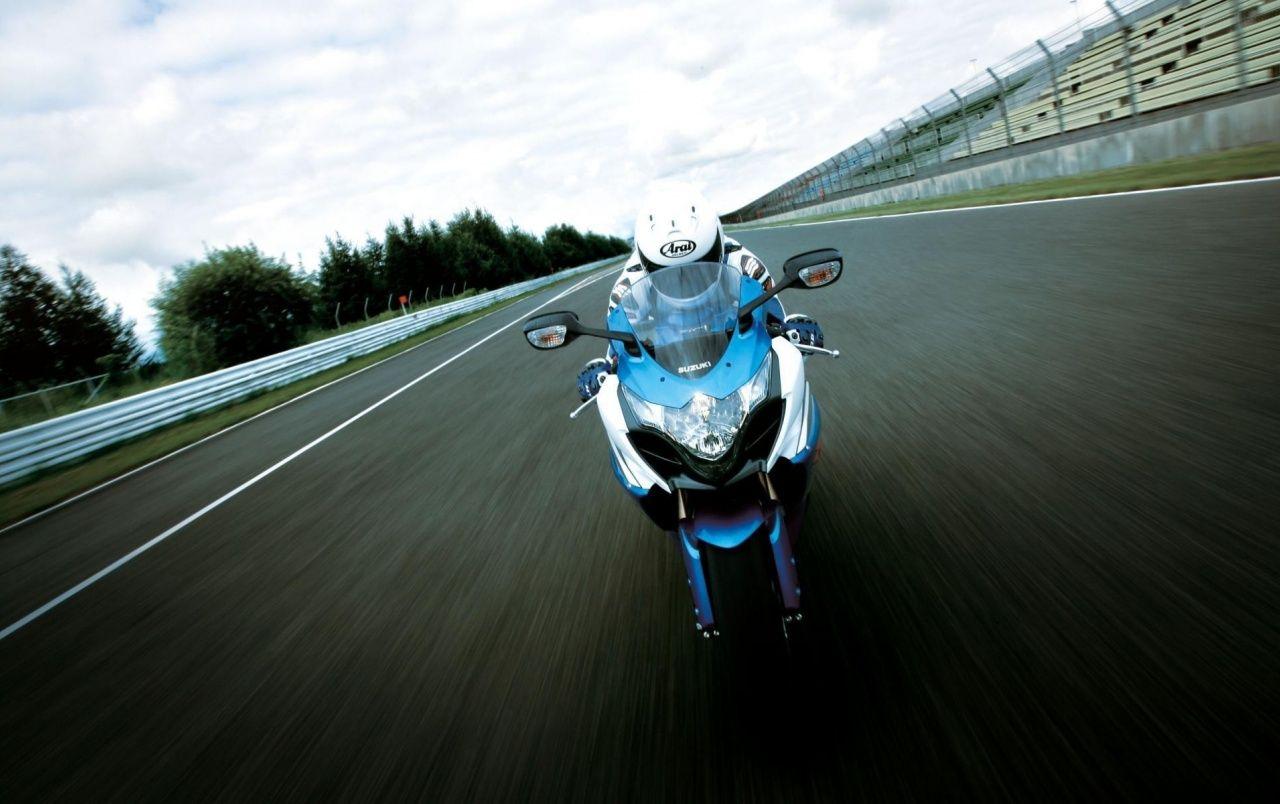 Suzuki Bike High Speed wallpaper. Suzuki Bike High Speed