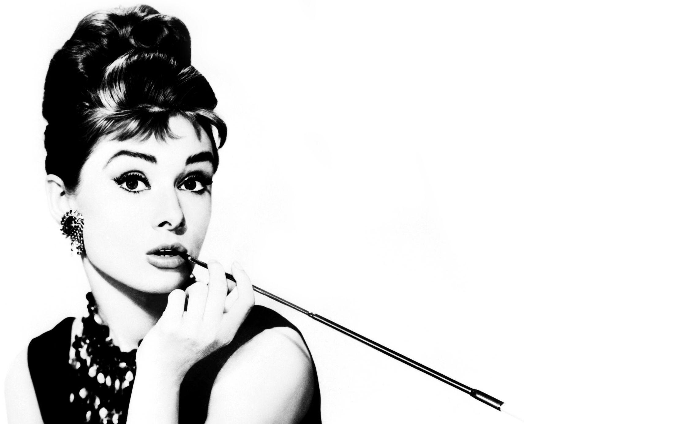 Wallpaper Breakfast at Tiffany's, Audrey Hepburn Desktop Picture