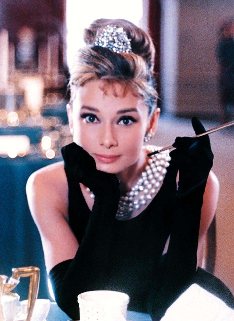 Audrey Hepburn Breakfast At Tiffanys Costume Wallpaper 2