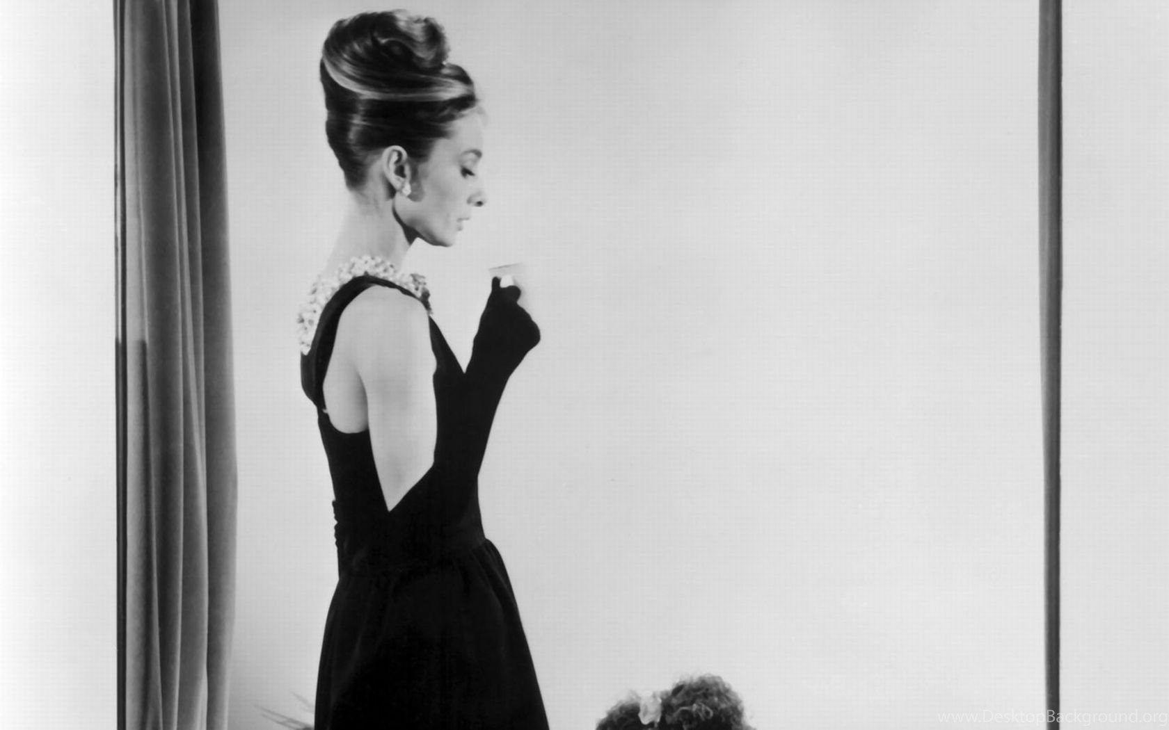 Audrey Hepburn Grayscale Breakfast At Tiffanys Desktop Background