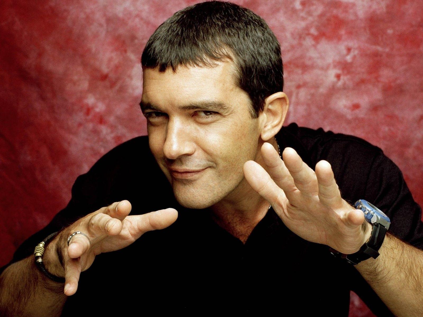 Antonio banderas, Actor, Man, Emotions, Gestures wallpaper