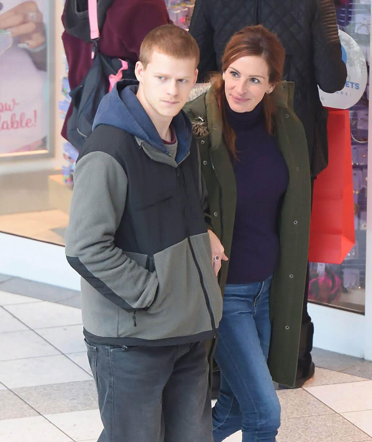 Julia Roberts and Lucas Hedges Stills on the Set of Ben is Back