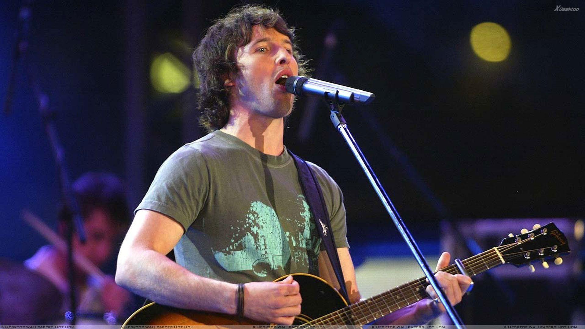 James Blunt Guitar In Hand N Singing On Stage Wallpaper