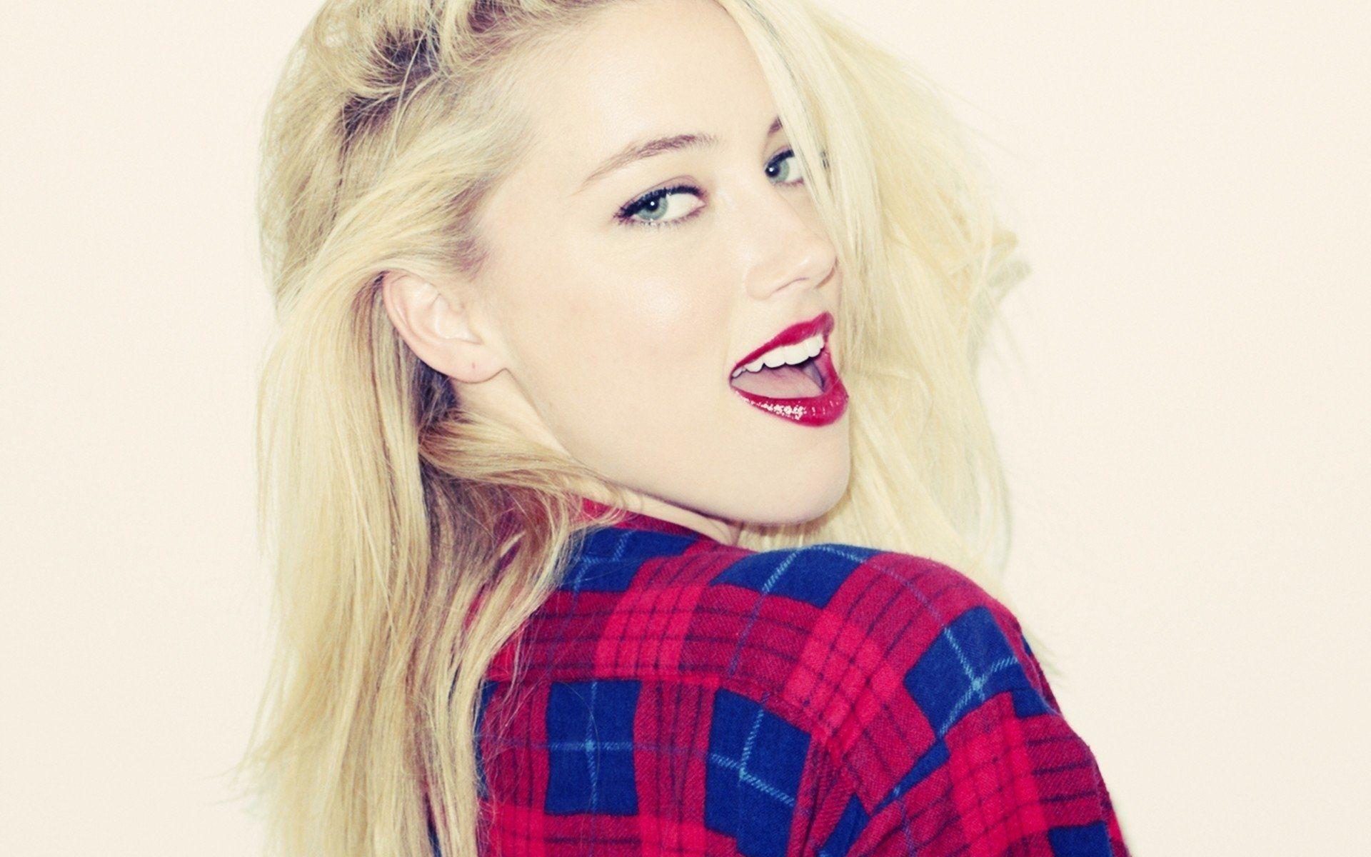 Amber Heard HD Wallpaper and Background Image