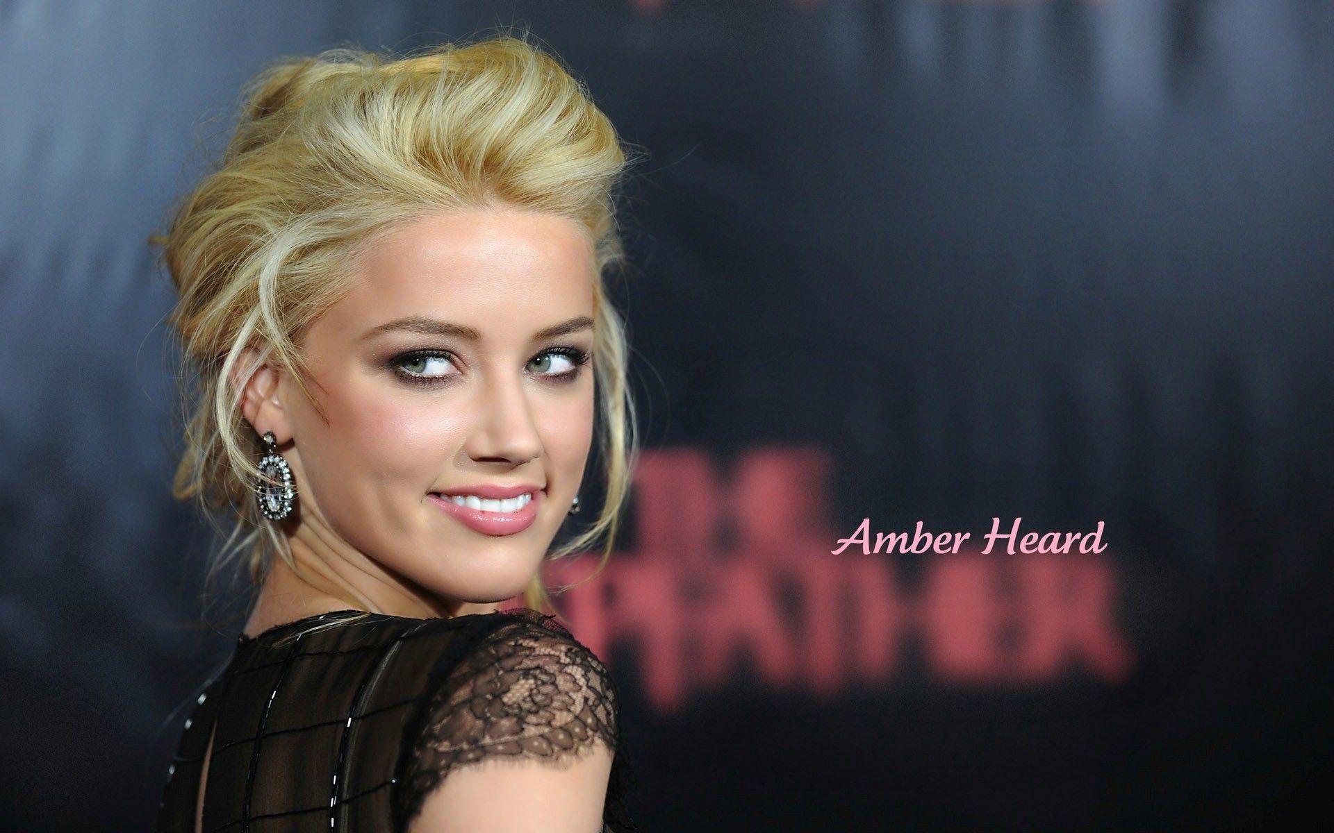 Cute Smile of Amber Heard HD Wallpapers.