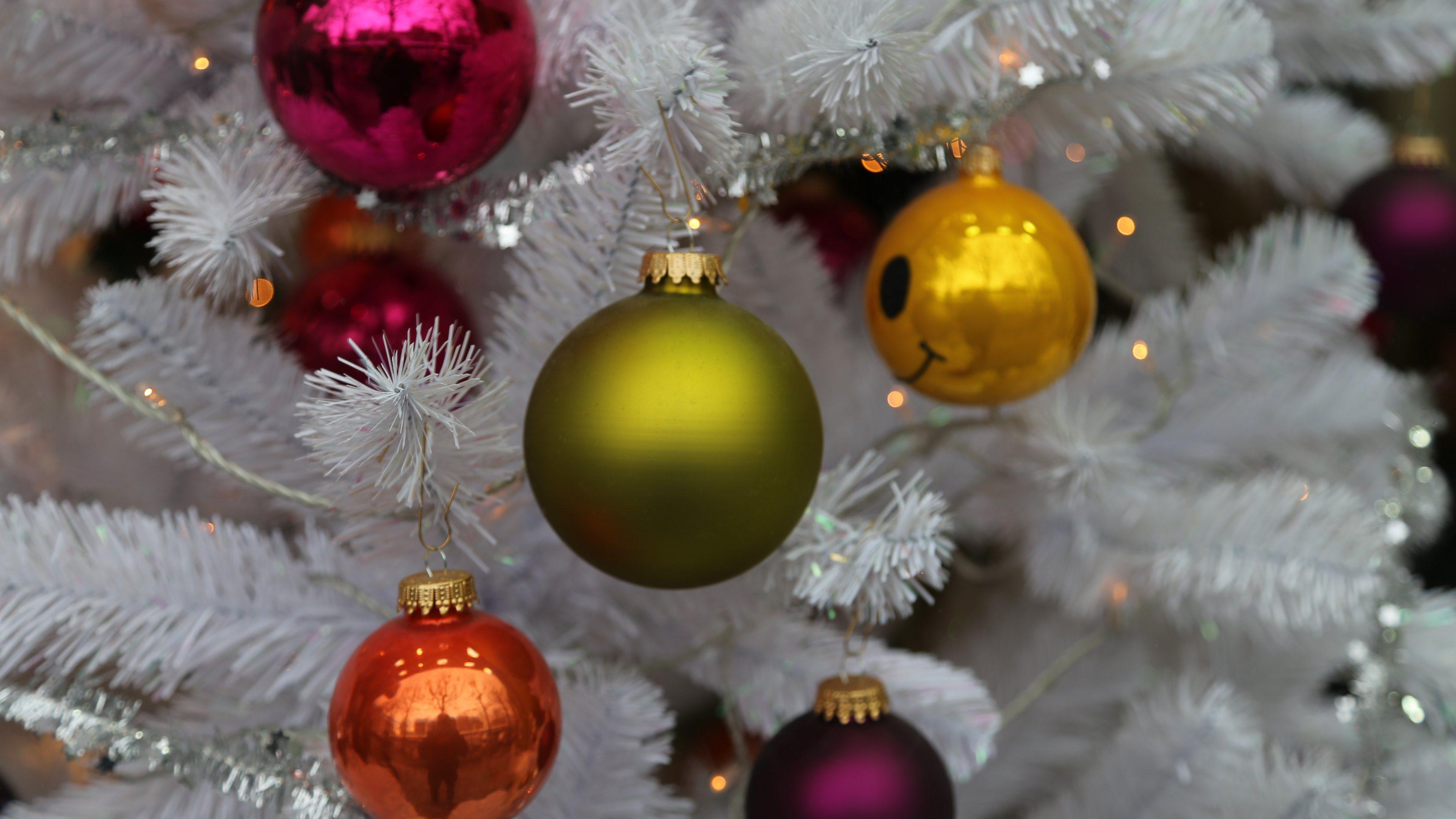 4K Papers Christmas Tree with Baubles wallpaper