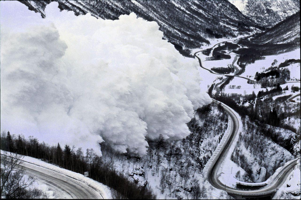 Snow Avalanche Wallpaper Full HD #y2l. Weather, fire and sky