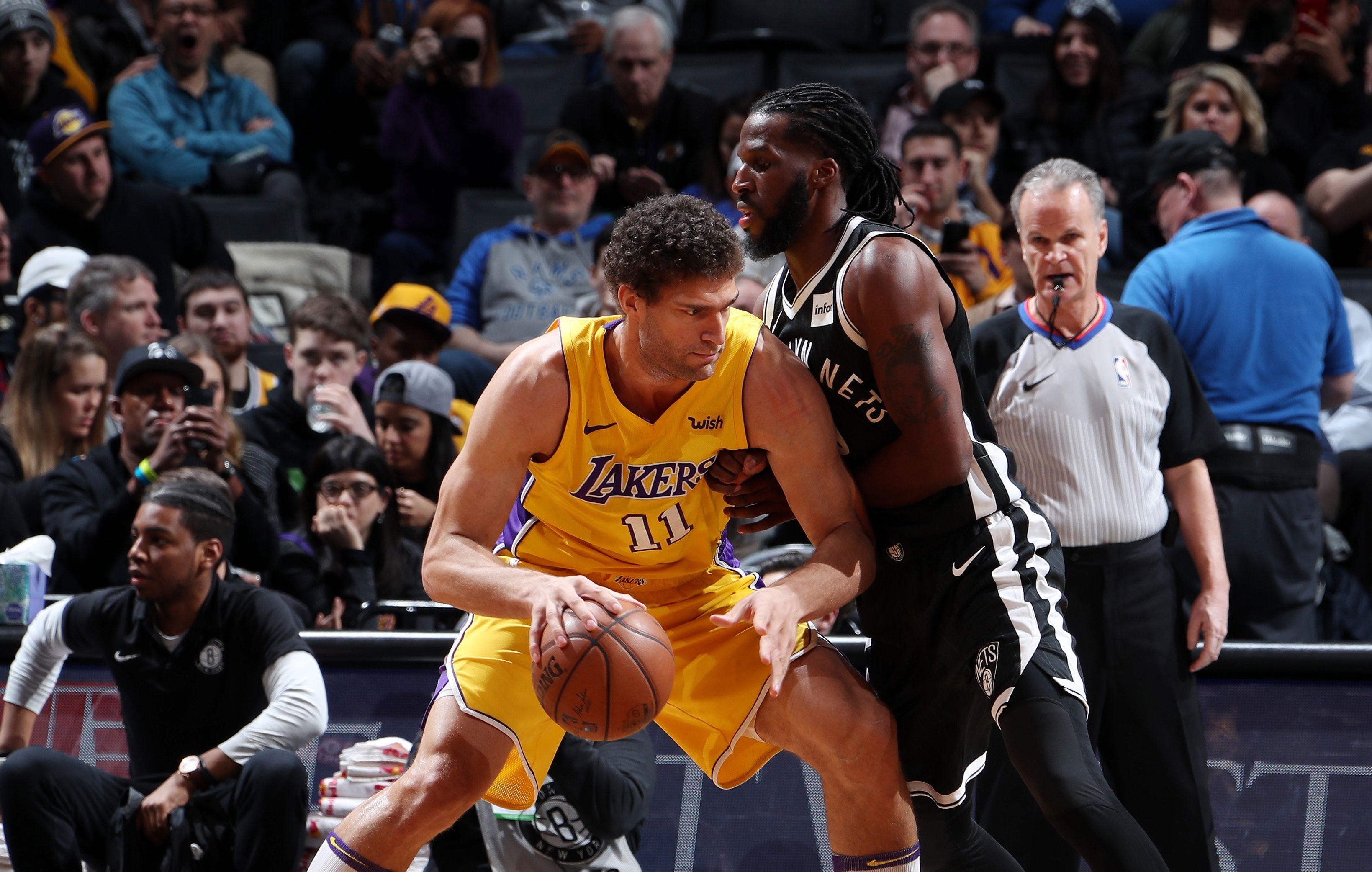 Brooklyn Nets fans welcome Brook Lopez in return to Barclays Center