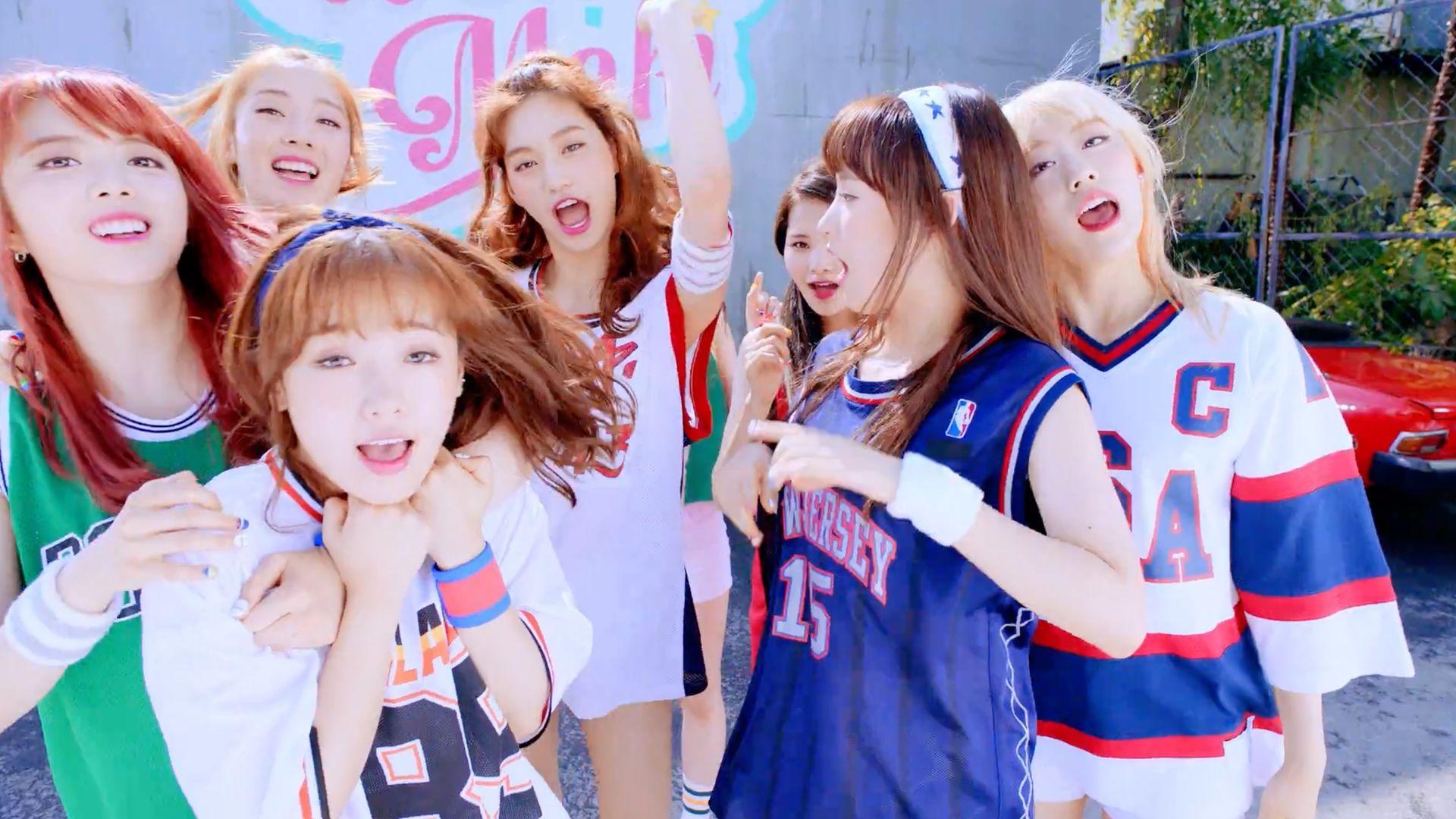 Weki Meki Shares MV Teaser For “I don't like your girlfriend