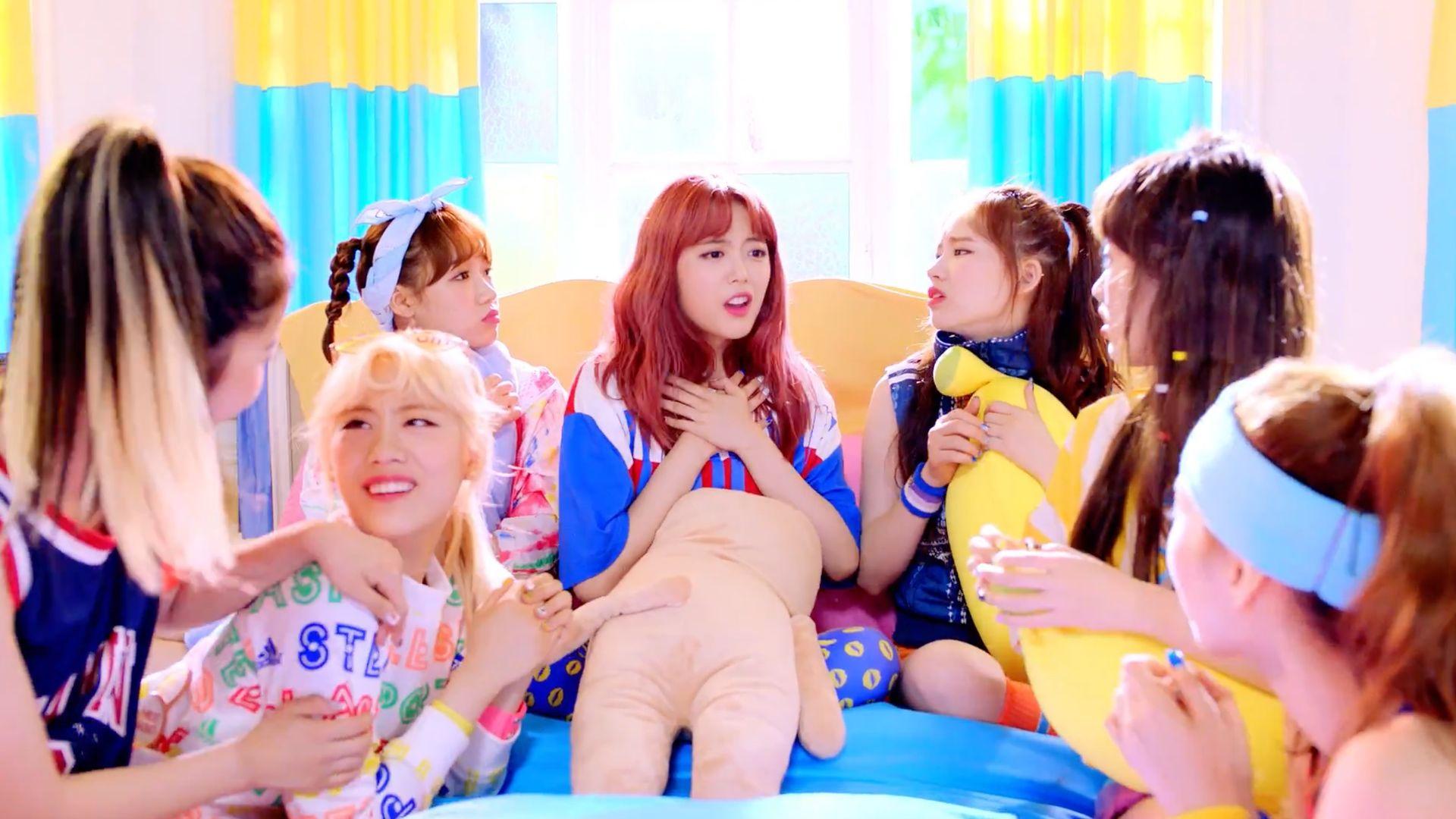 Weki Meki Releases Their Debut MV For “I don't like your girlfriend