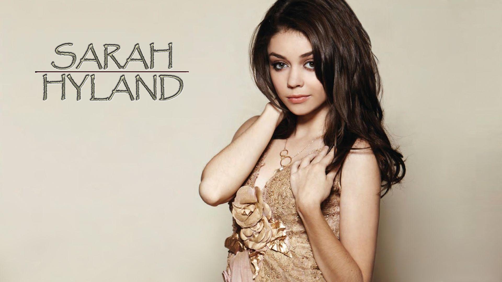 Sarah Hyland is an American actress, currently plays Haley Dunphy