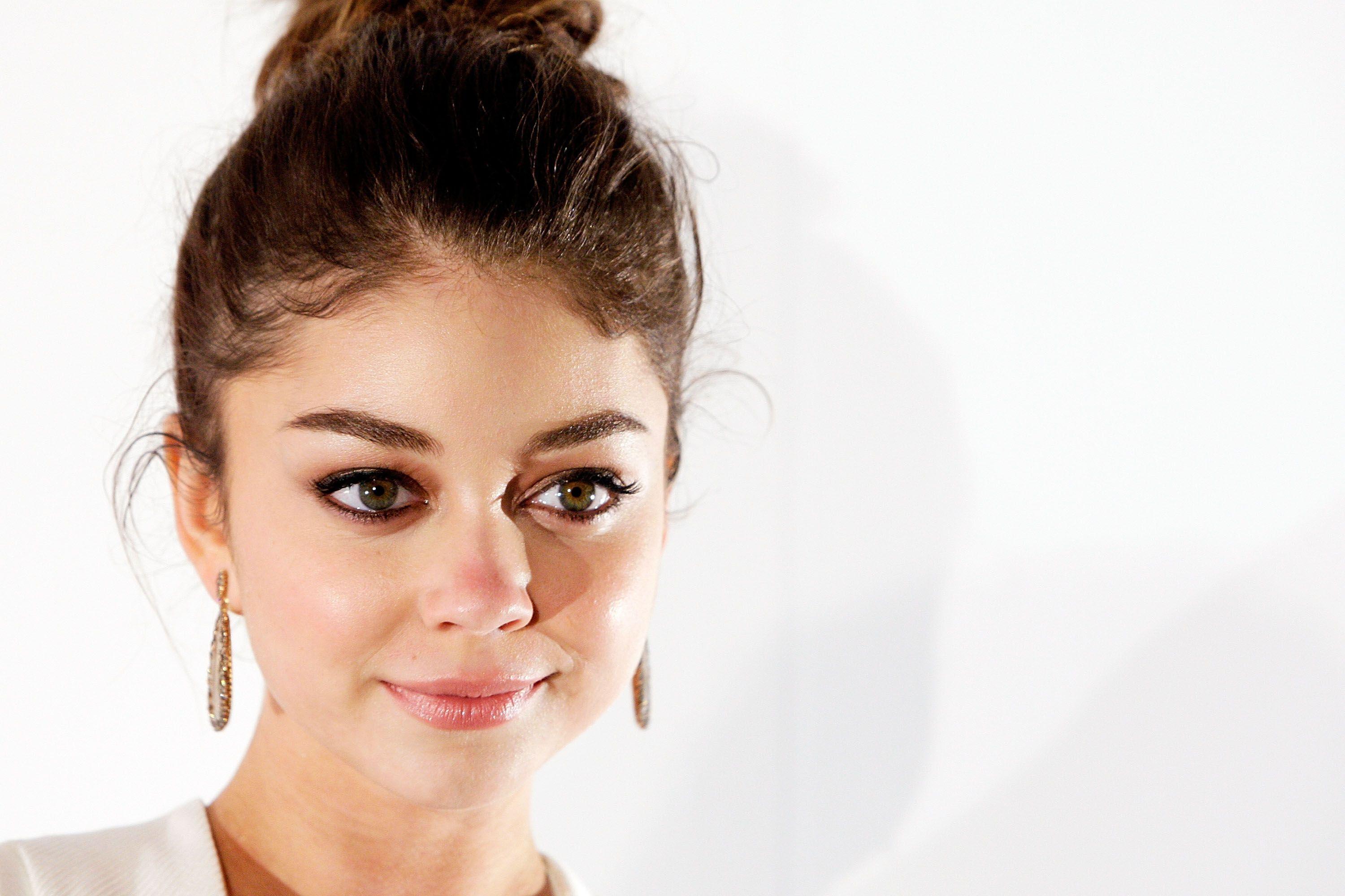 Sarah Hyland Groped By Disgusting Fan At 'Modern Family' Party In Sydney
