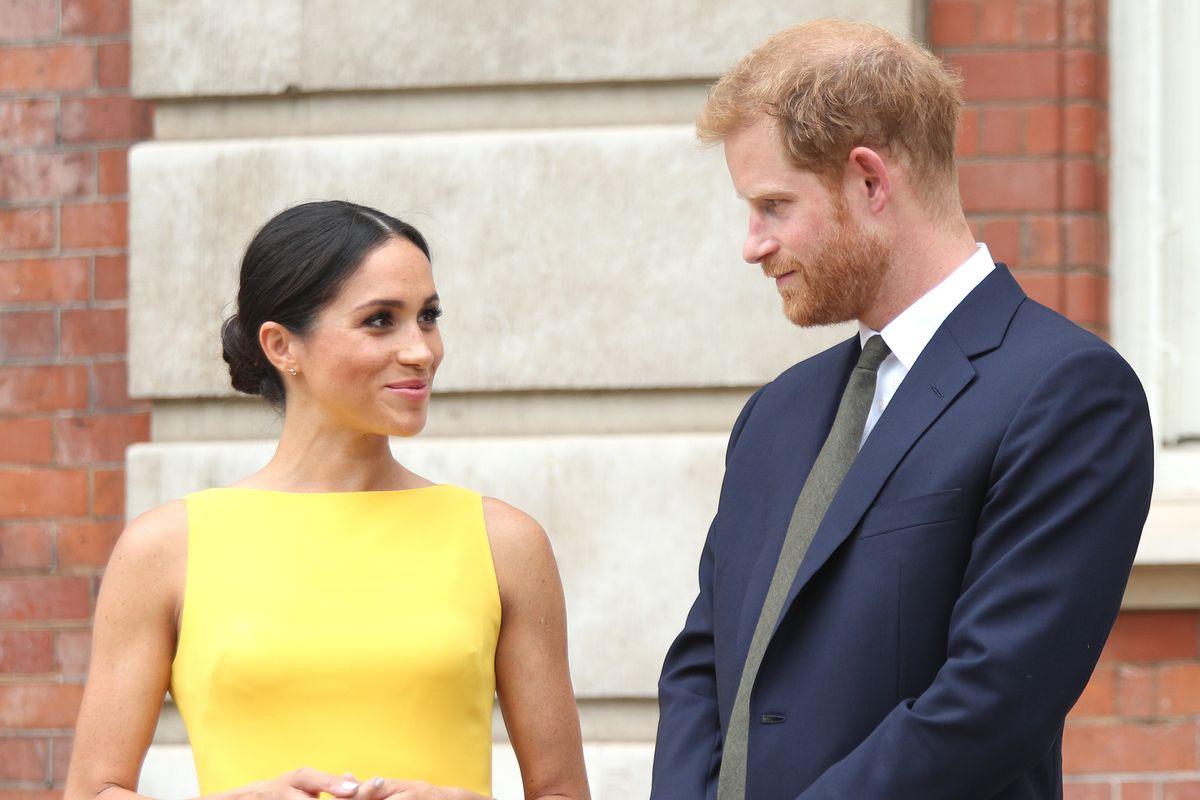 Meghan Markle Wears Yellow Brandon Maxwell Shift Dress