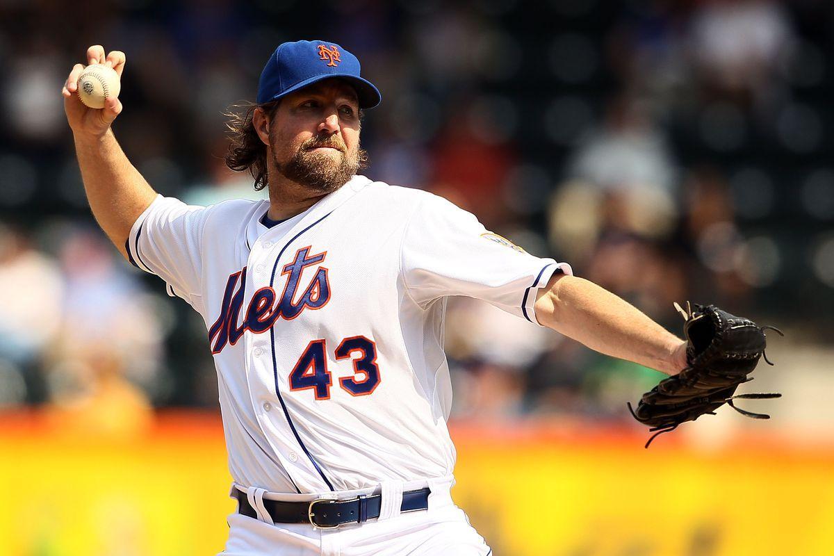 Trade Retrospective: Mets trade R.A. Dickey to the Blue Jays
