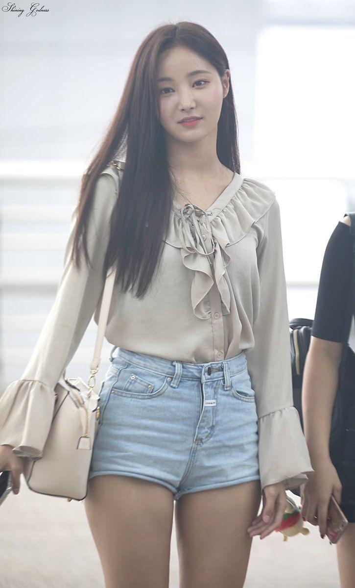 MOMOLAND's YeonWoo Girly Airport Fashion • Kpopmap