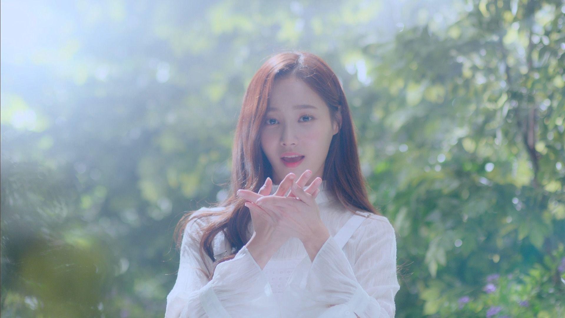 Momoland! Koong! Kwang! Who's Who Pop Database / Dbkpop.com