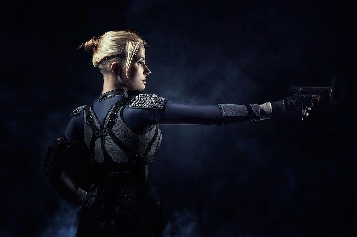 Amazing and Cassie Cage Cosplay