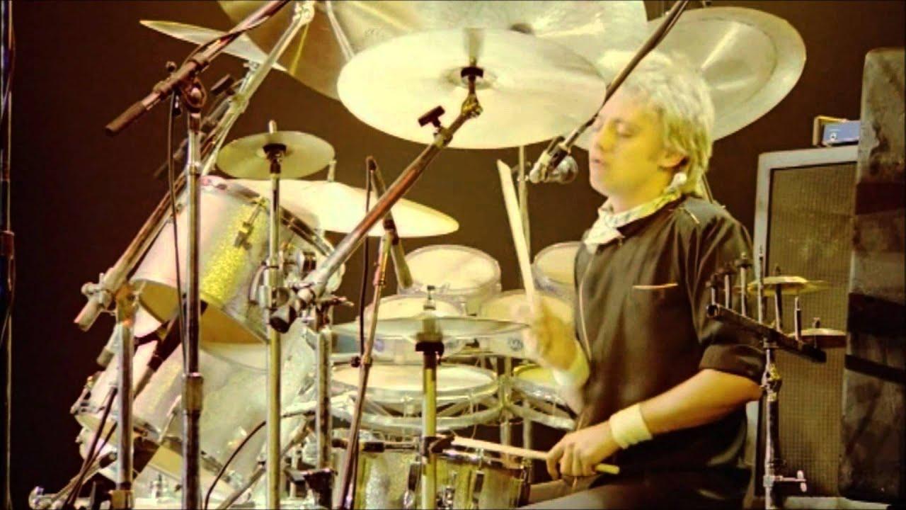 Queen (Roger Taylor) I'm In Love With My Car Live In Montreal 1981