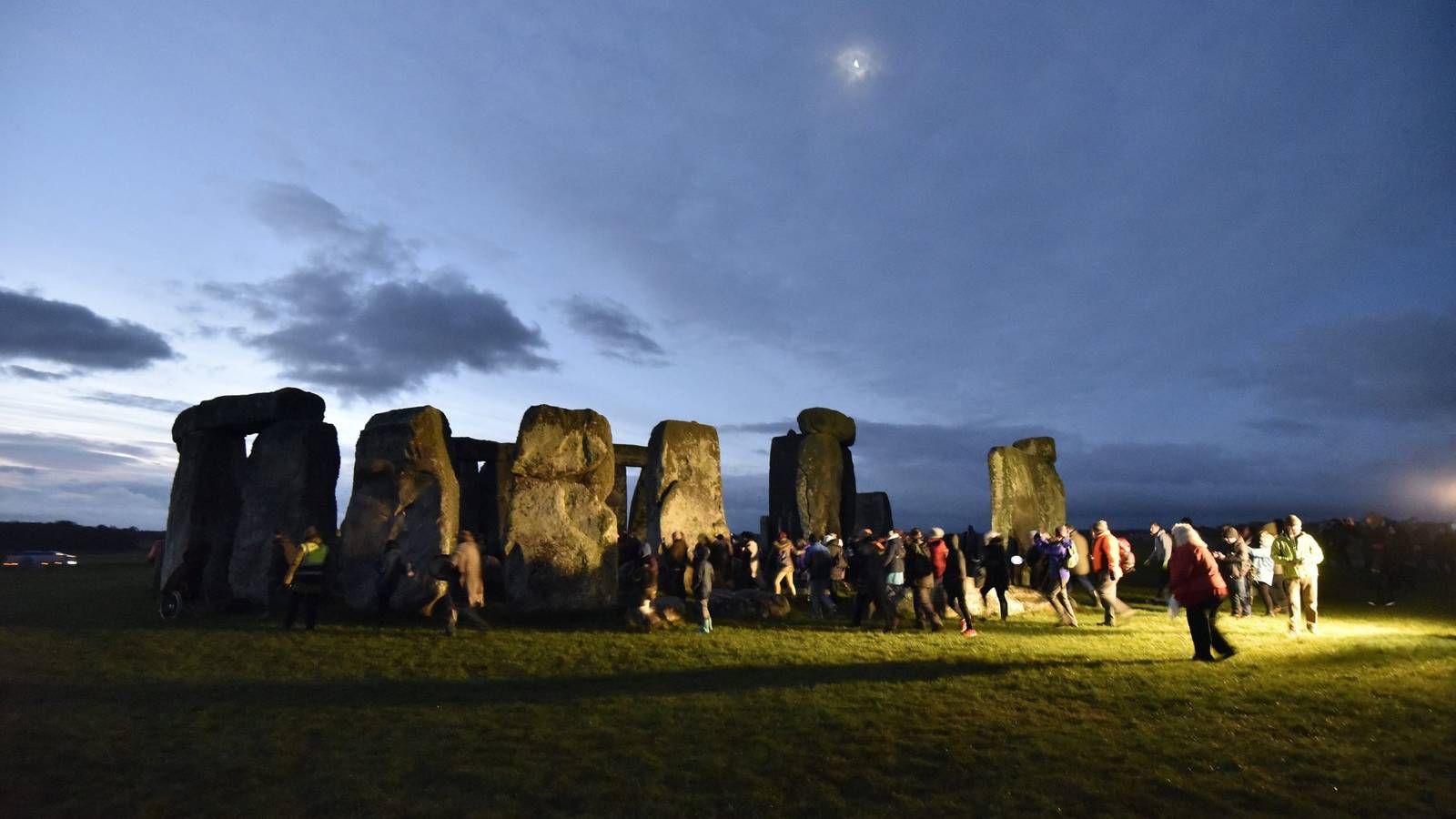 Así se ha vivido la noche más larga del año en Stonehenge (Inglaterra)