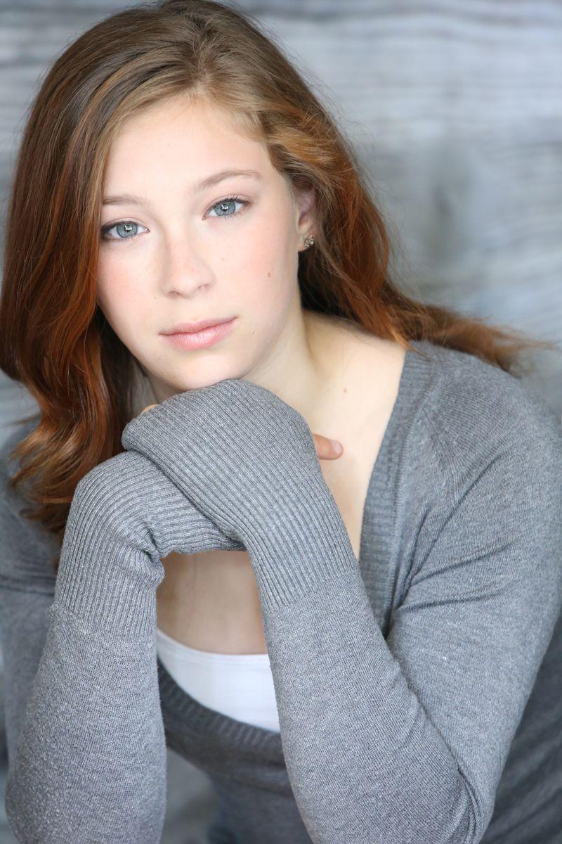 Mina Sundwall. Tween Life. Lost in space, Lost