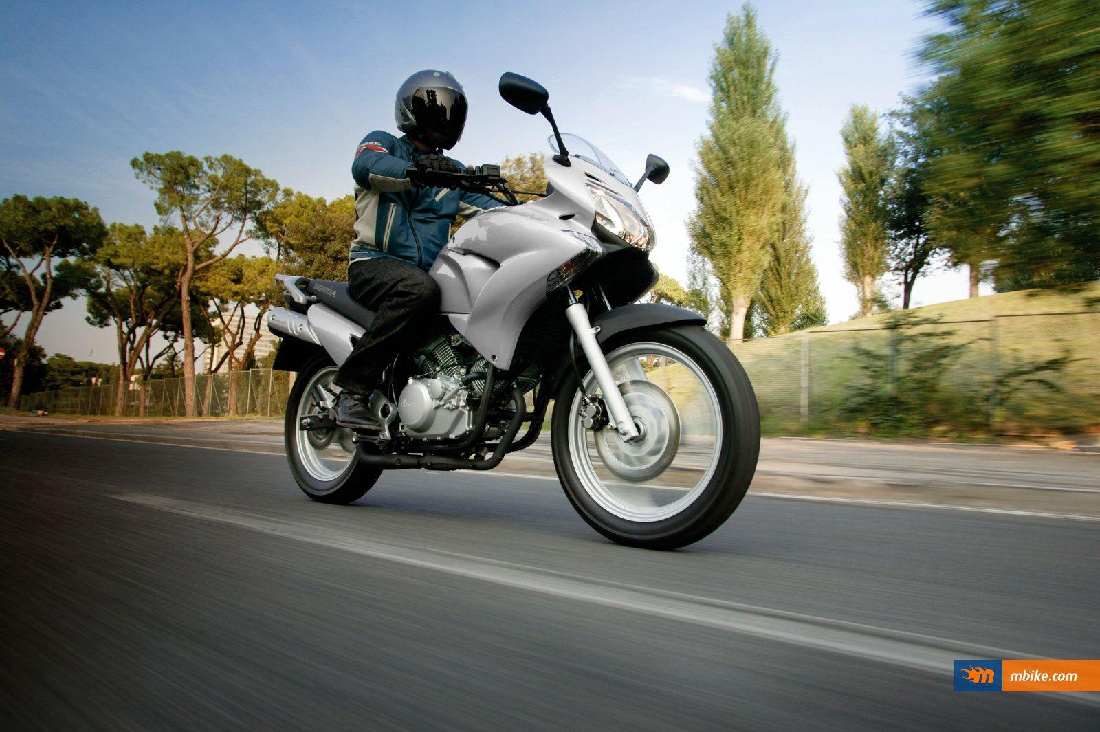 Honda XL 125 V (Varadero) Wallpaper