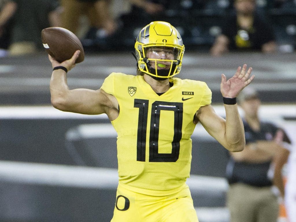 Justin Herbert serves as steadying force as Oregon cruises to