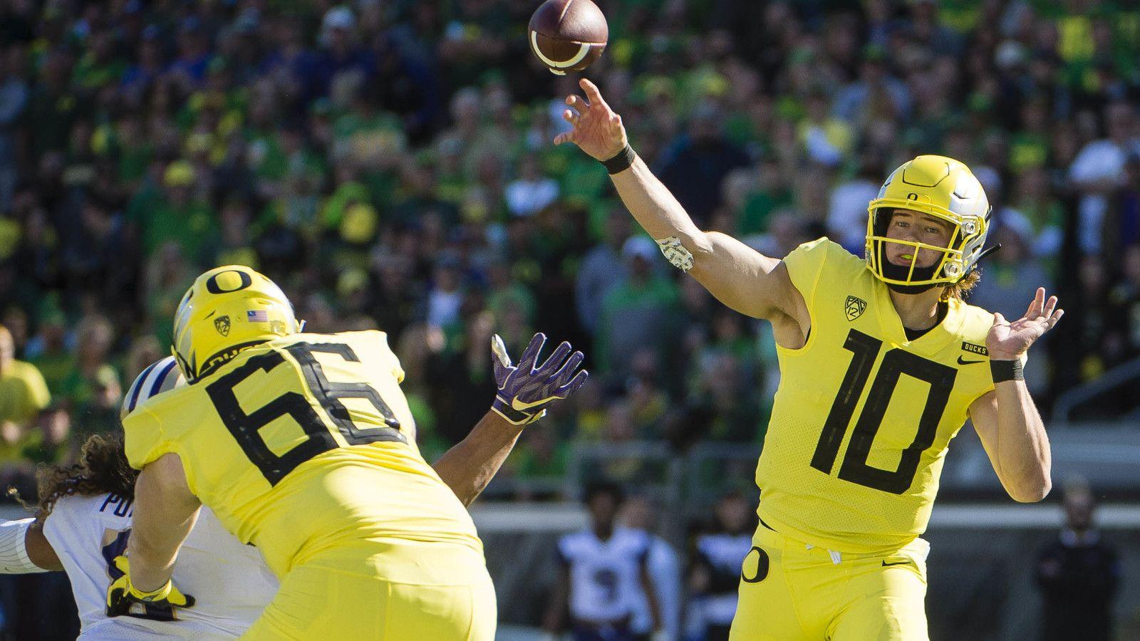 Watch: Justin Herbert shows why NFL scouts are drooling