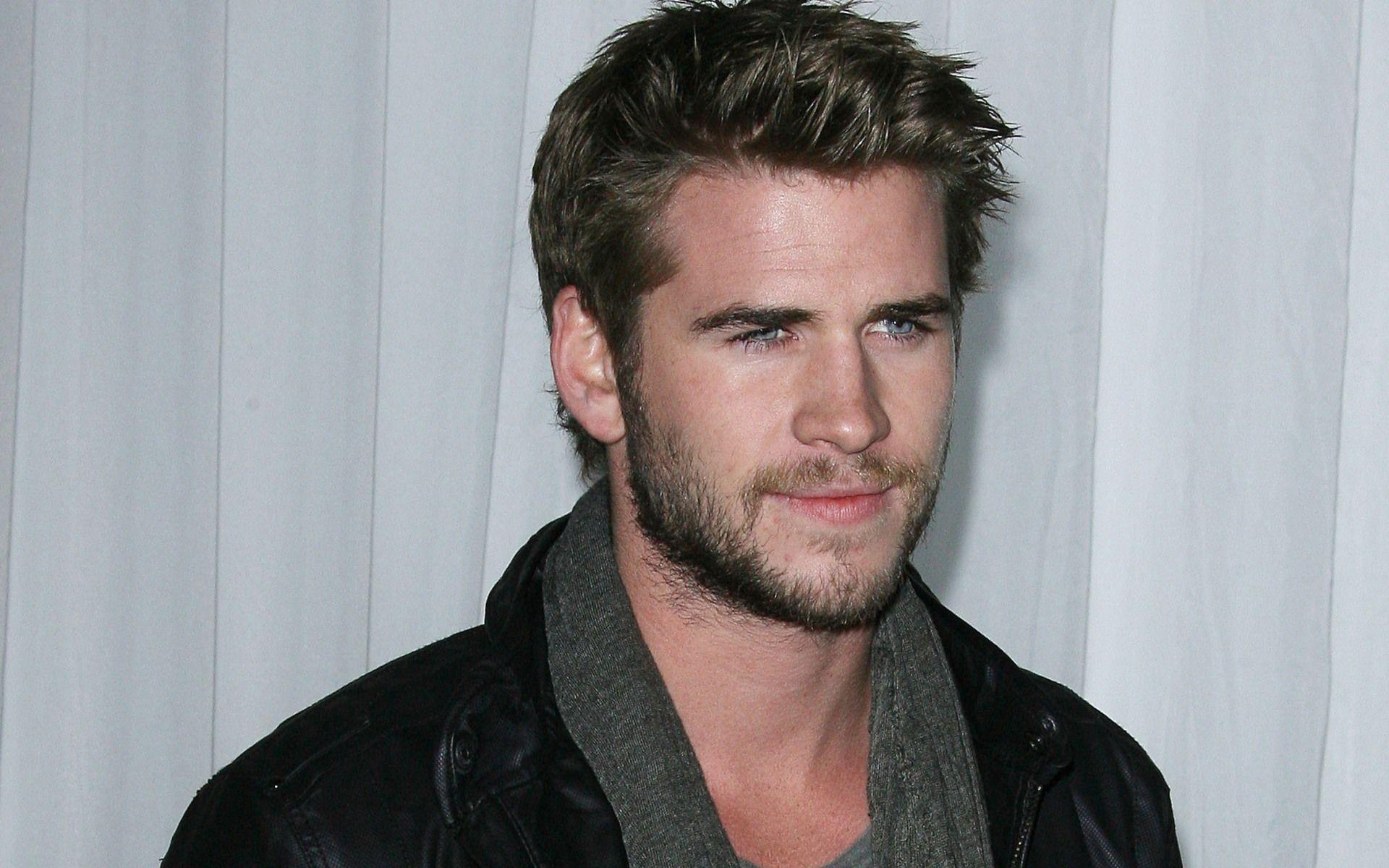 Liam Hemsworth And Miley Cyrus