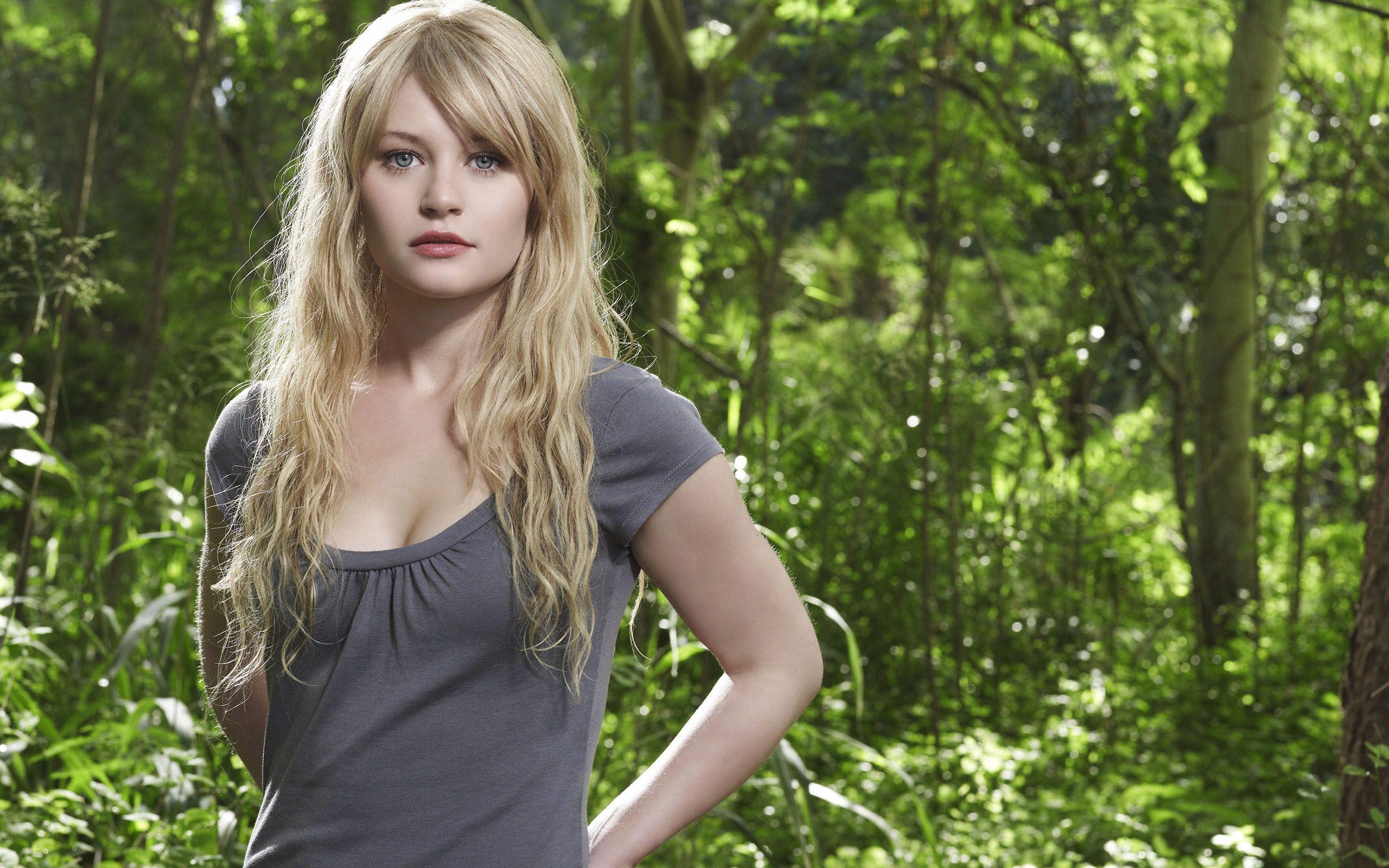 Emilie De Ravin Wallpaper 21