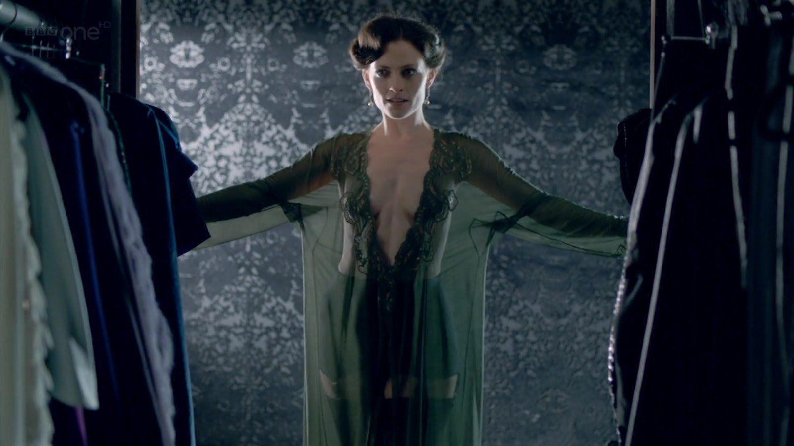 Lara Pulver la Dominatrix que enamoro a Sherlock Holmes. Taringa!