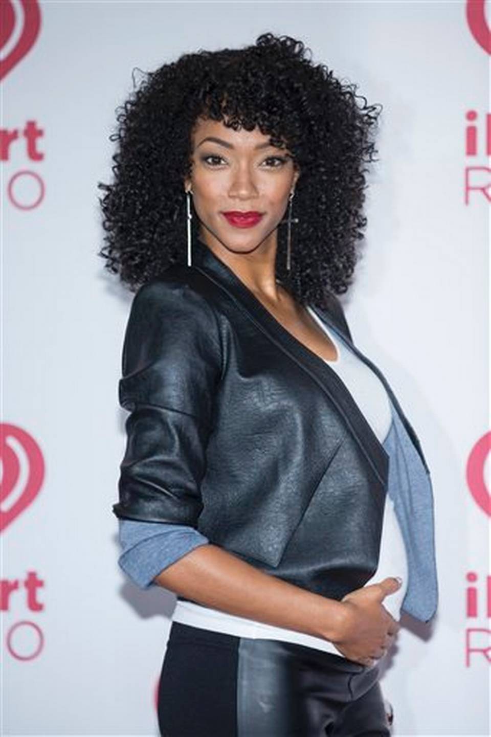 Hot Picture Of Sonequa Martin Green Michael Burnham From Star