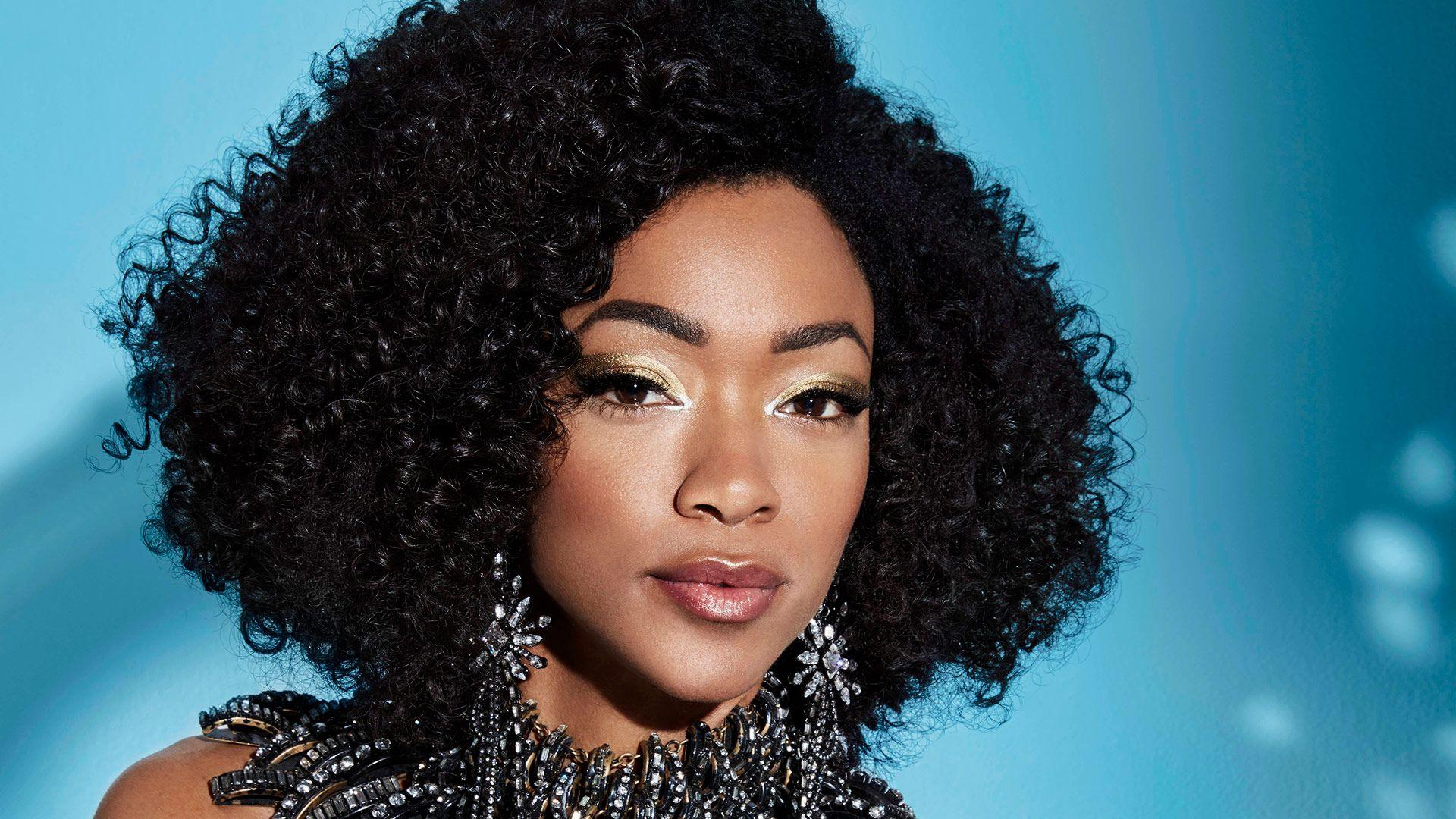 Star Trek: Discovery's Sonequa Martin Green Sets Phasers To Stun