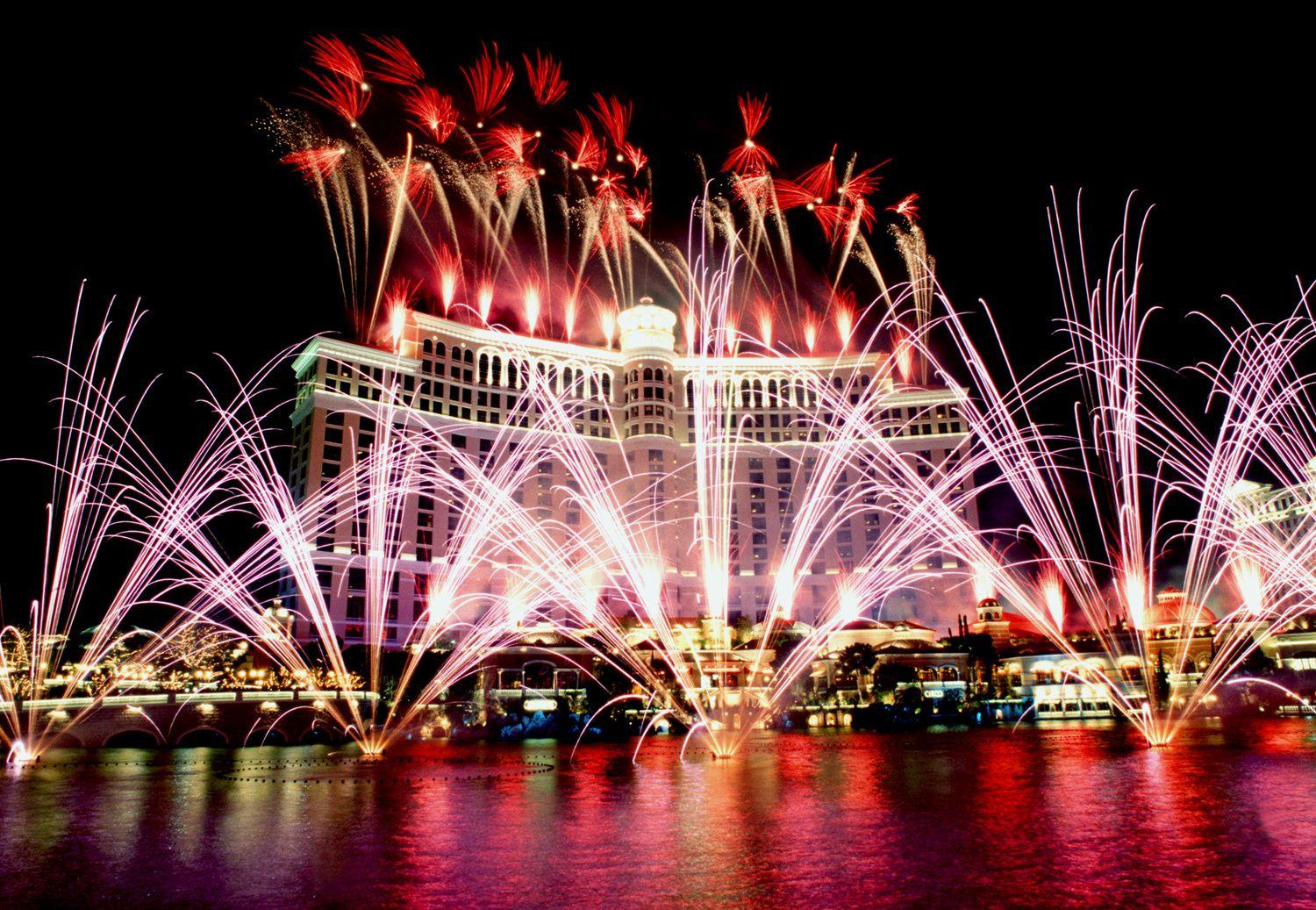 TOP CITIES TO VISIT FOR THE NEW YEAR FIREWORKS 2016. Bonfire