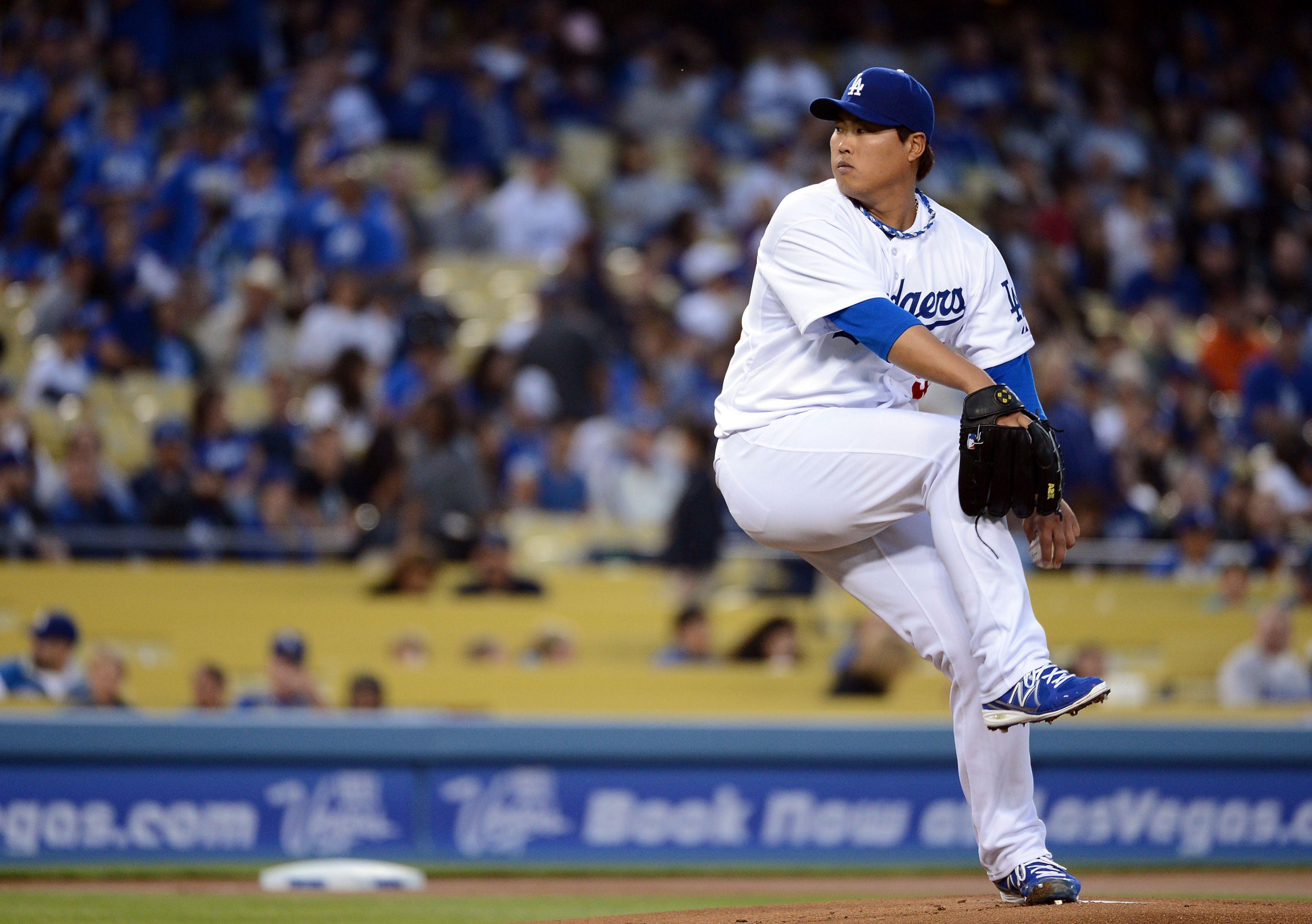 Download Blue Background Hyun Jin Ryu Wallpaper