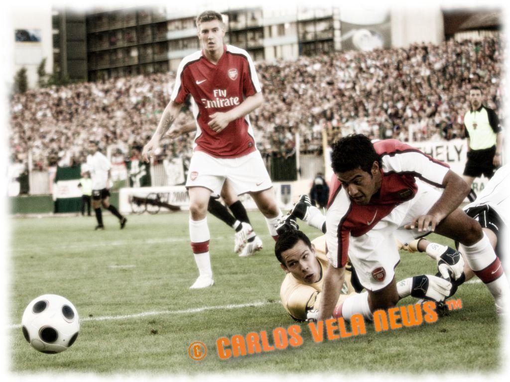 International Football Wallpaper: Carlos Vela Wallpaper