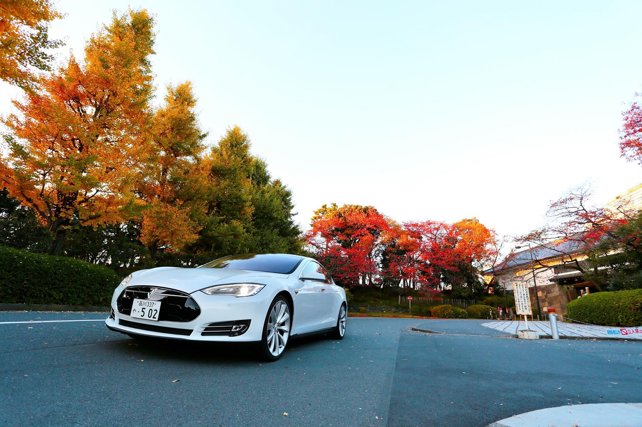 Wallpaper Wednesday: Tesla Model S Enjoys Autumn In Japan