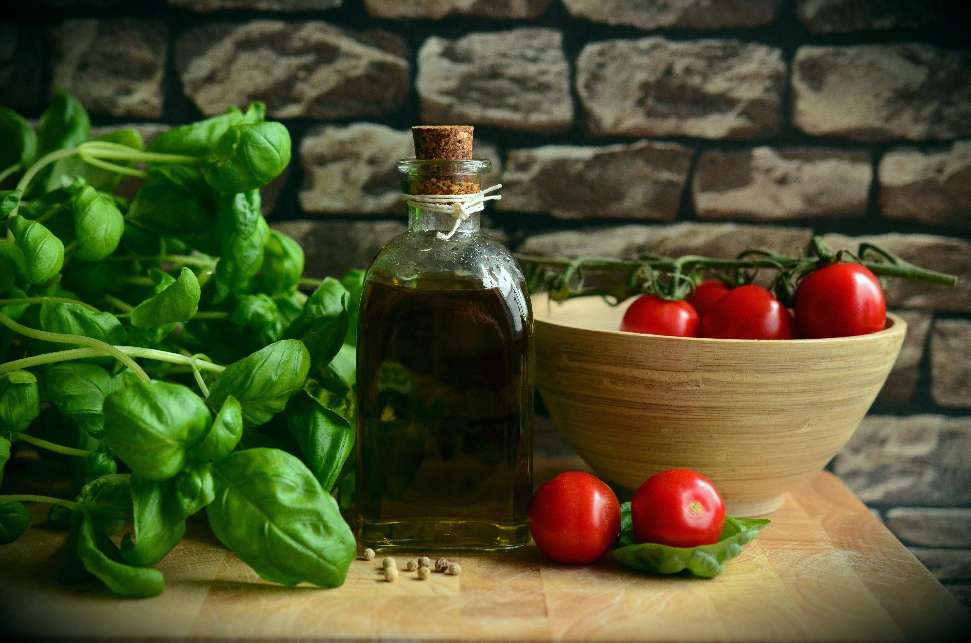 olive oil #tomatoes #basil #eat #mediterranean #healthy 4k wallpaper