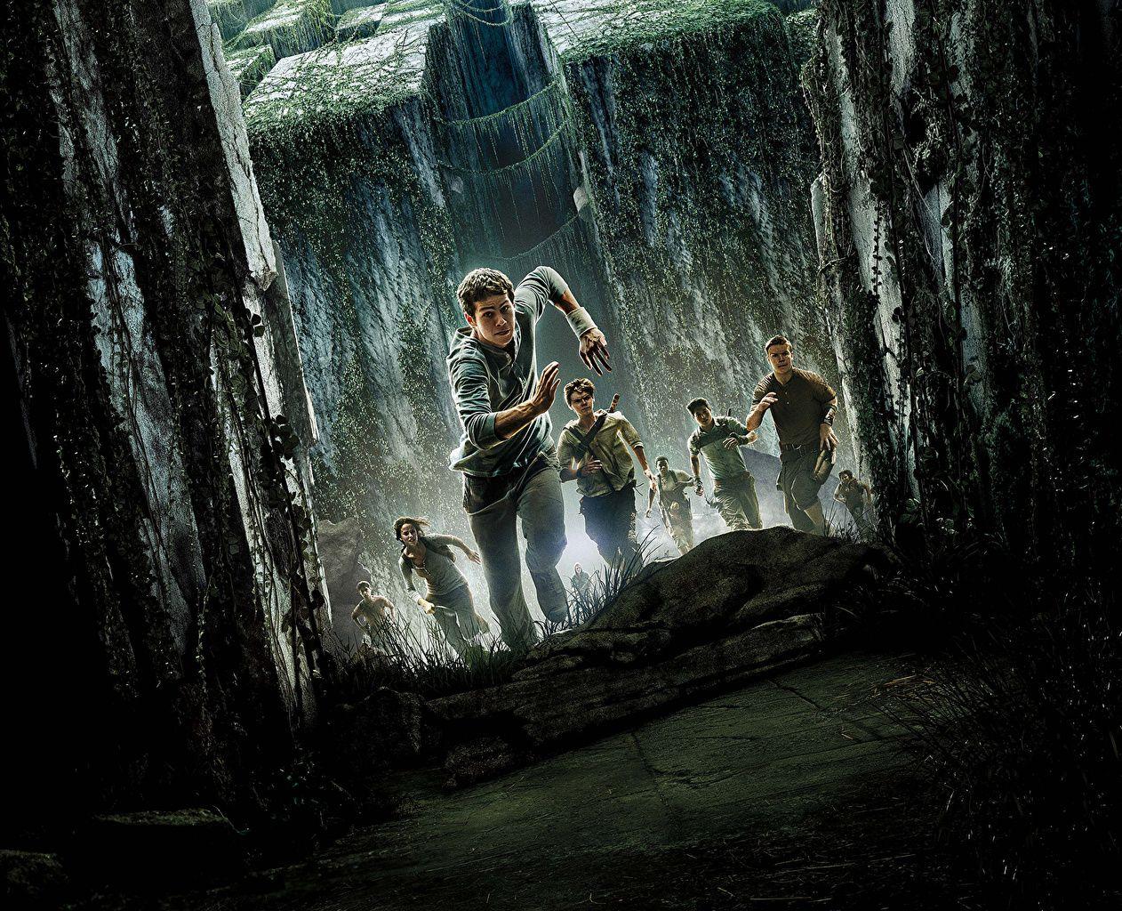 Wallpaper The Maze Runner (film) Kaya Scodelario Running Young man