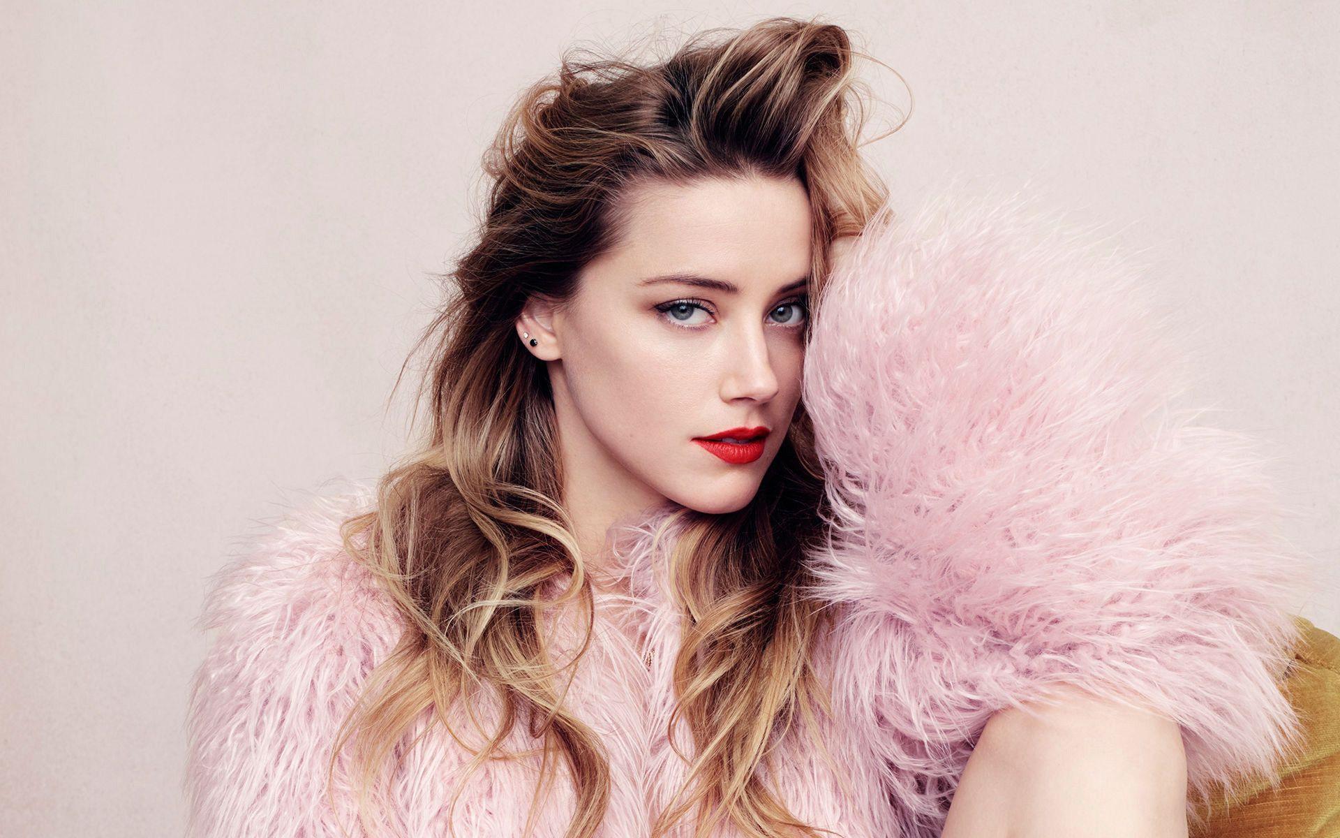 Amber Heard Wallpaper background picture